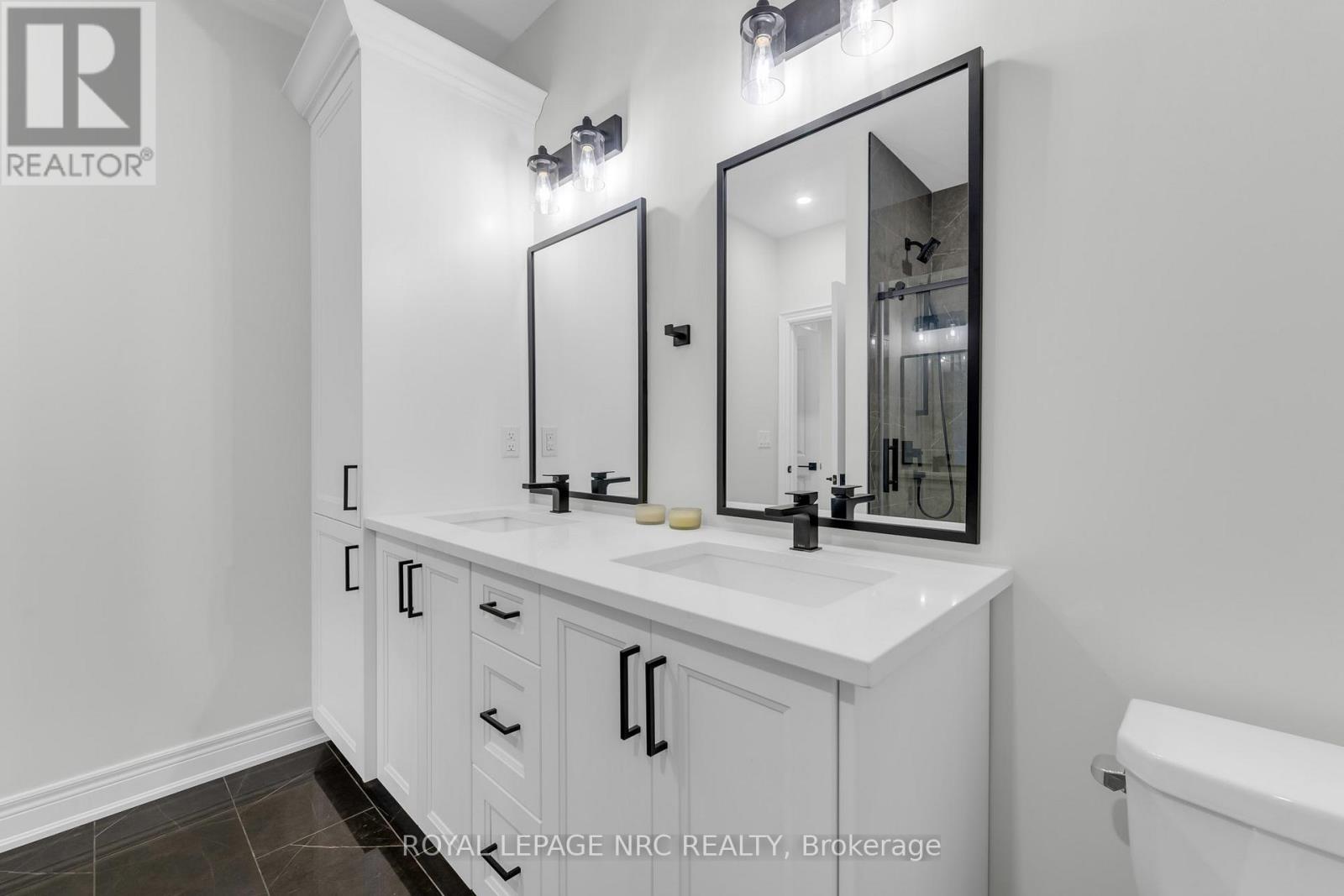732 Clarence Street Property Photo 18
