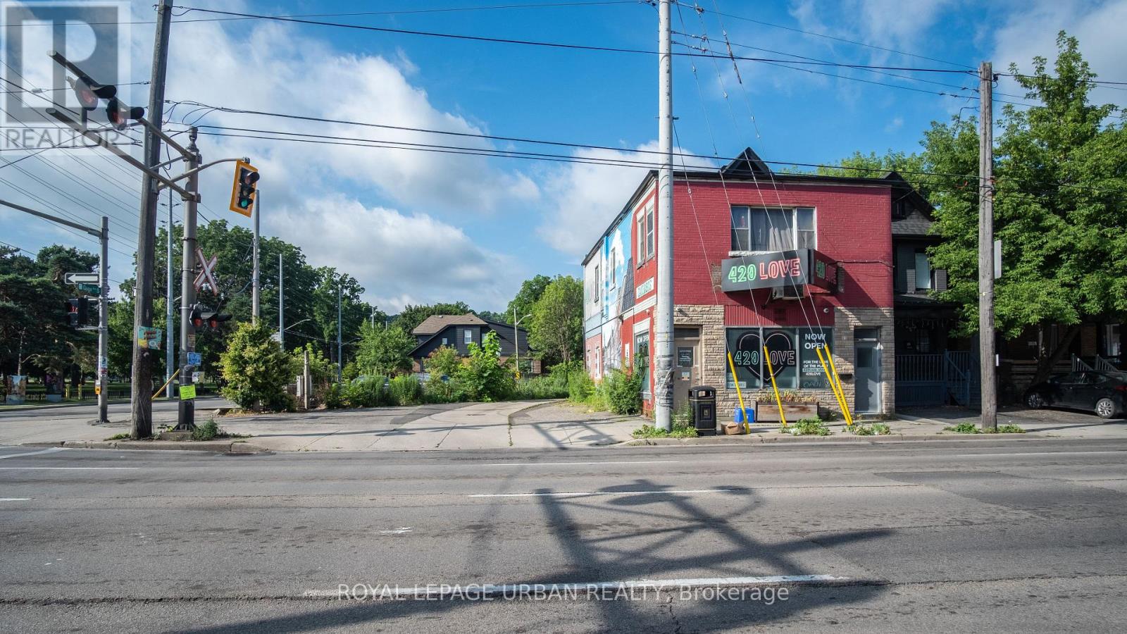 976 Main Street Property Photo 3