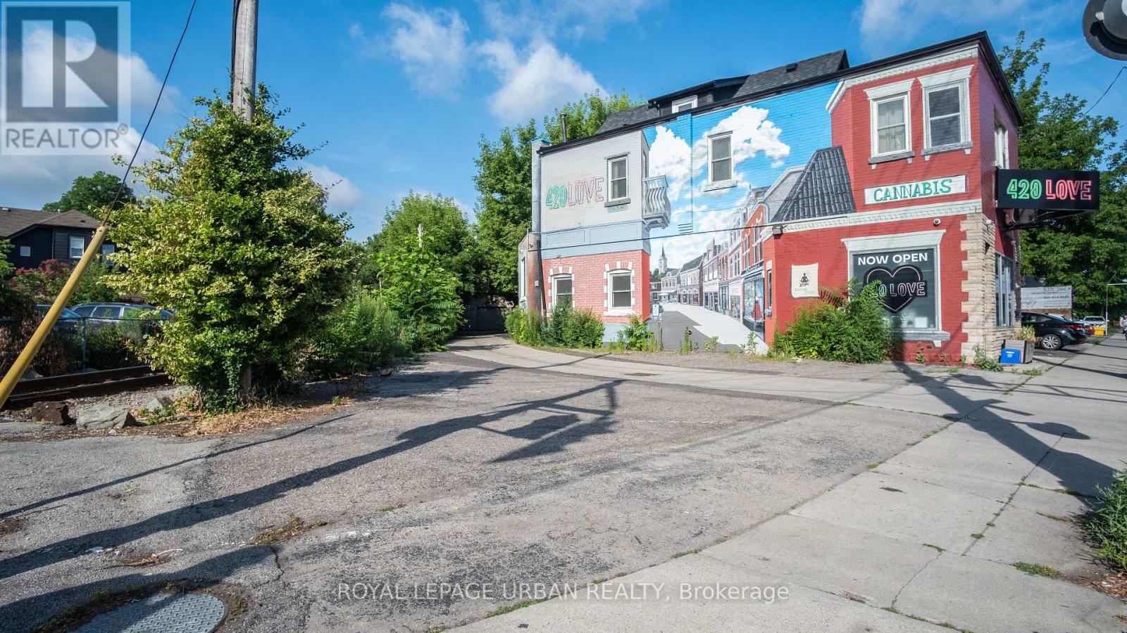 976 Main Street Property Photo 5