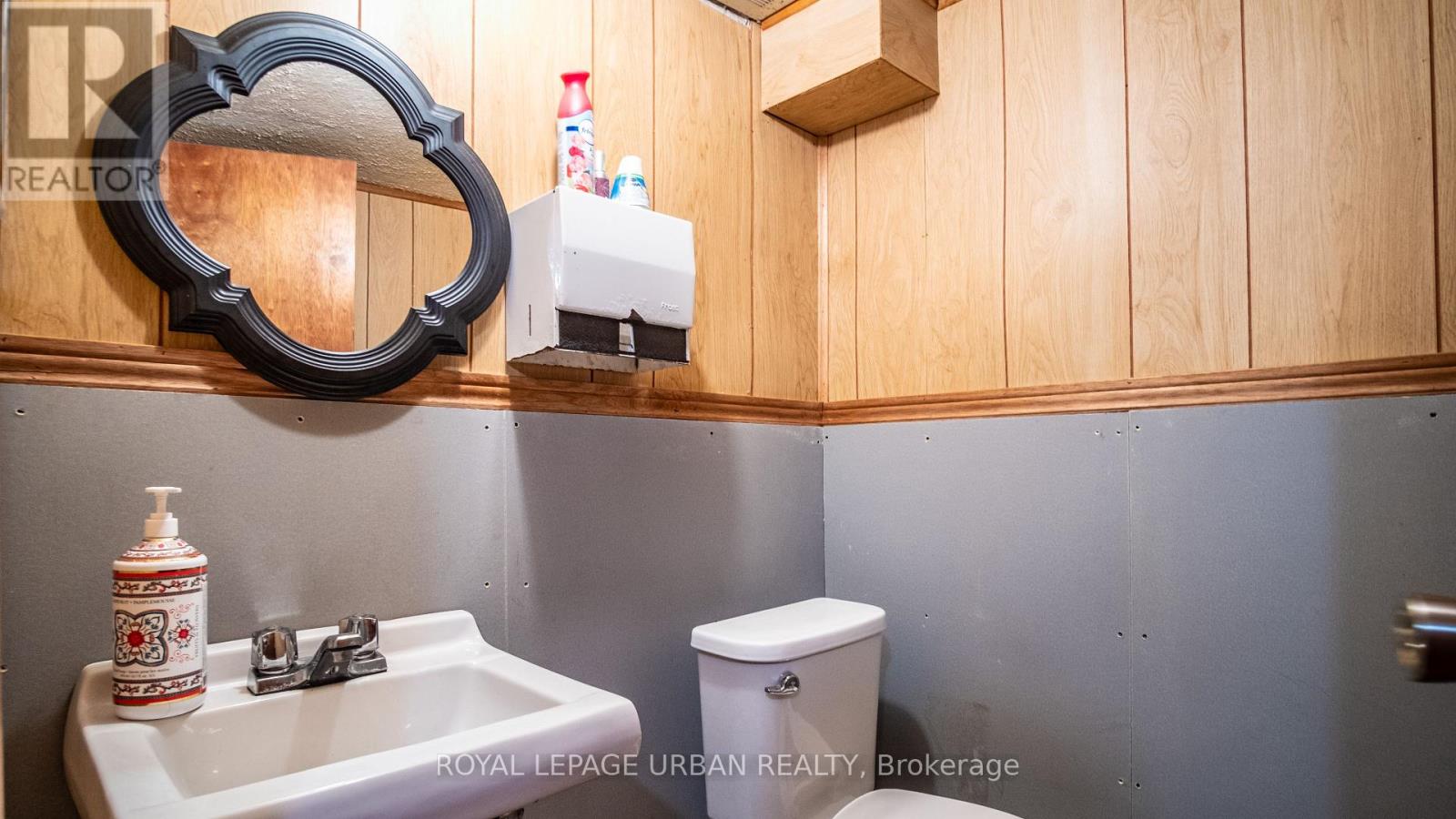976 Main Street Property Photo 25