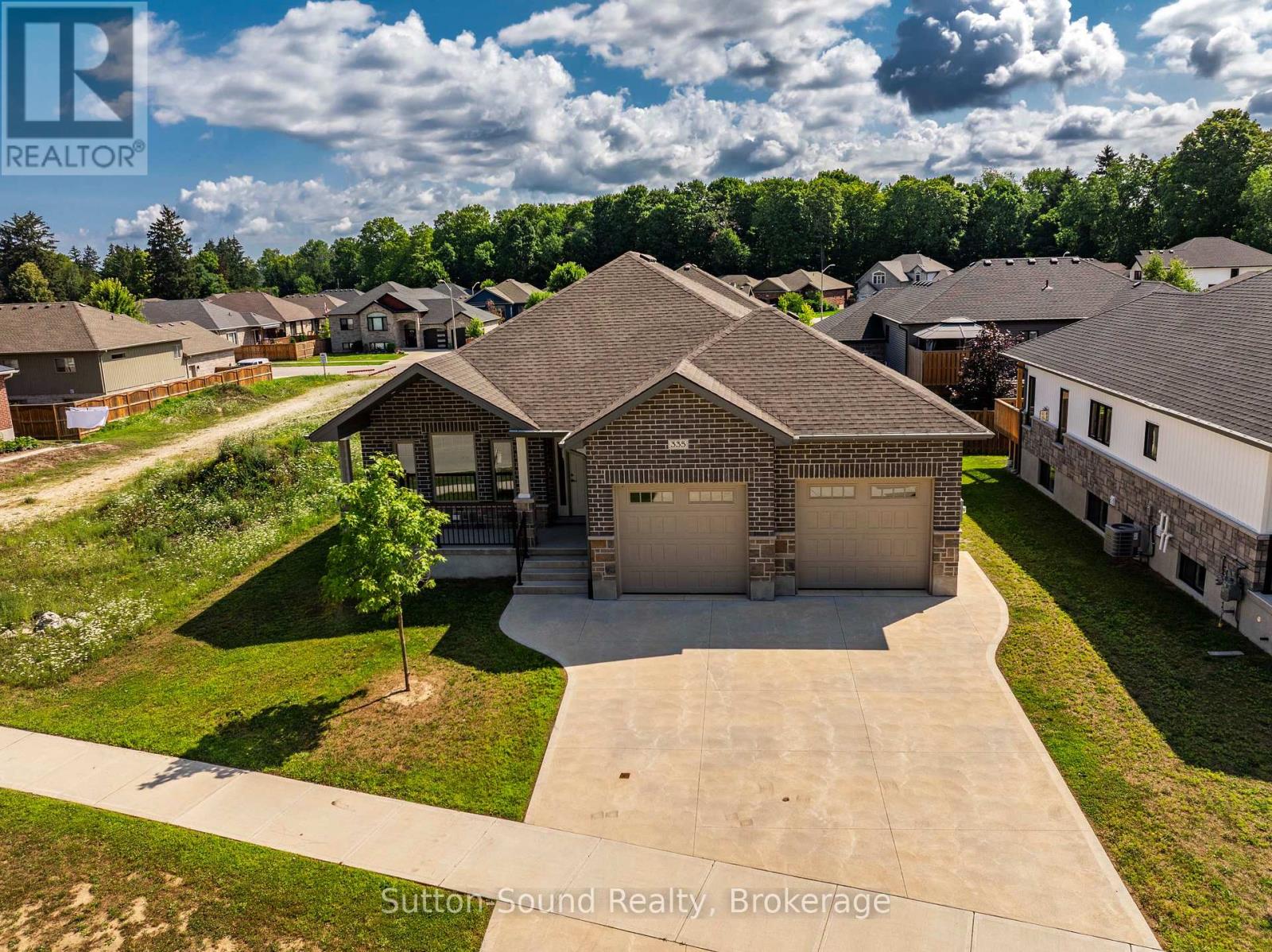 335 6th Avenue W Property Photo 2