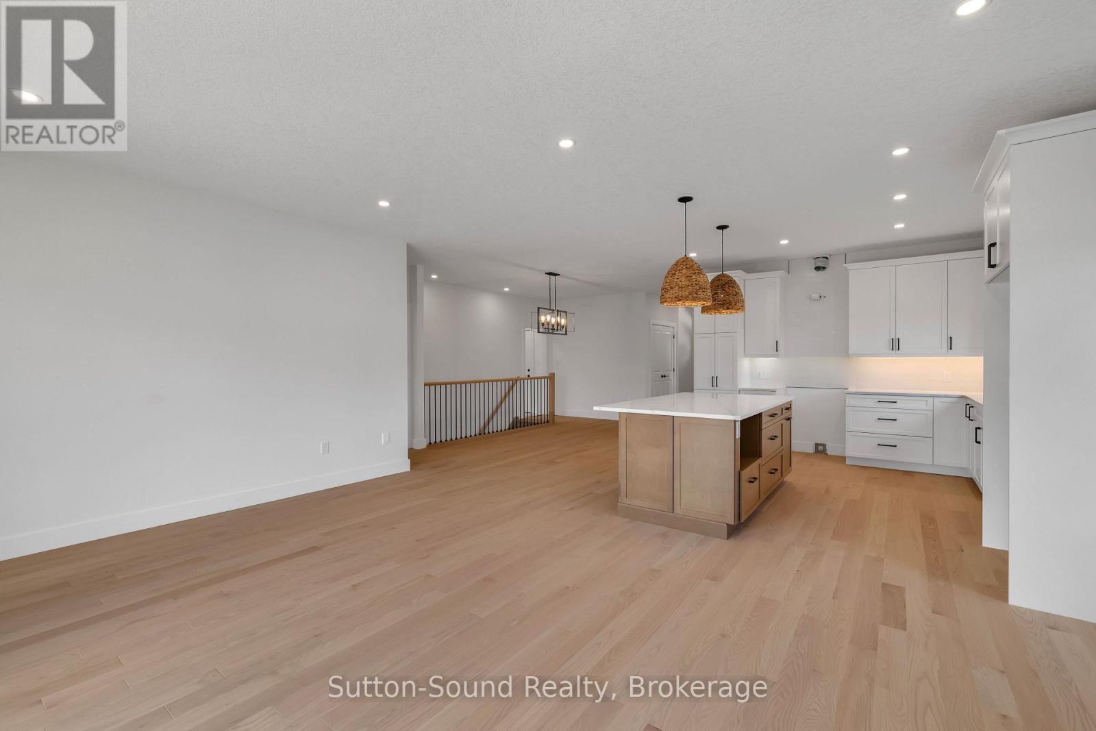 335 6th Avenue W Property Photo 10