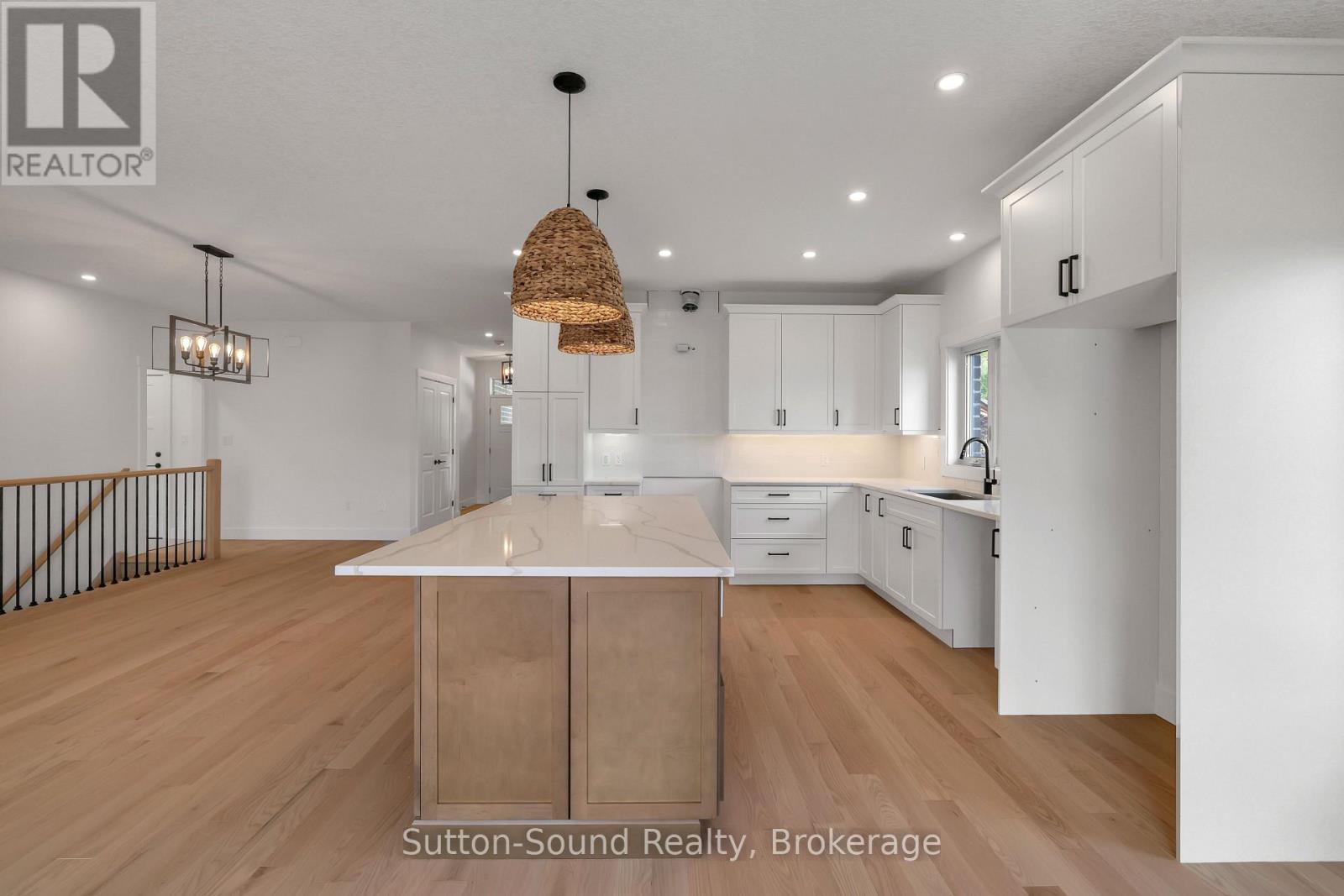 335 6th Avenue W Property Photo 14