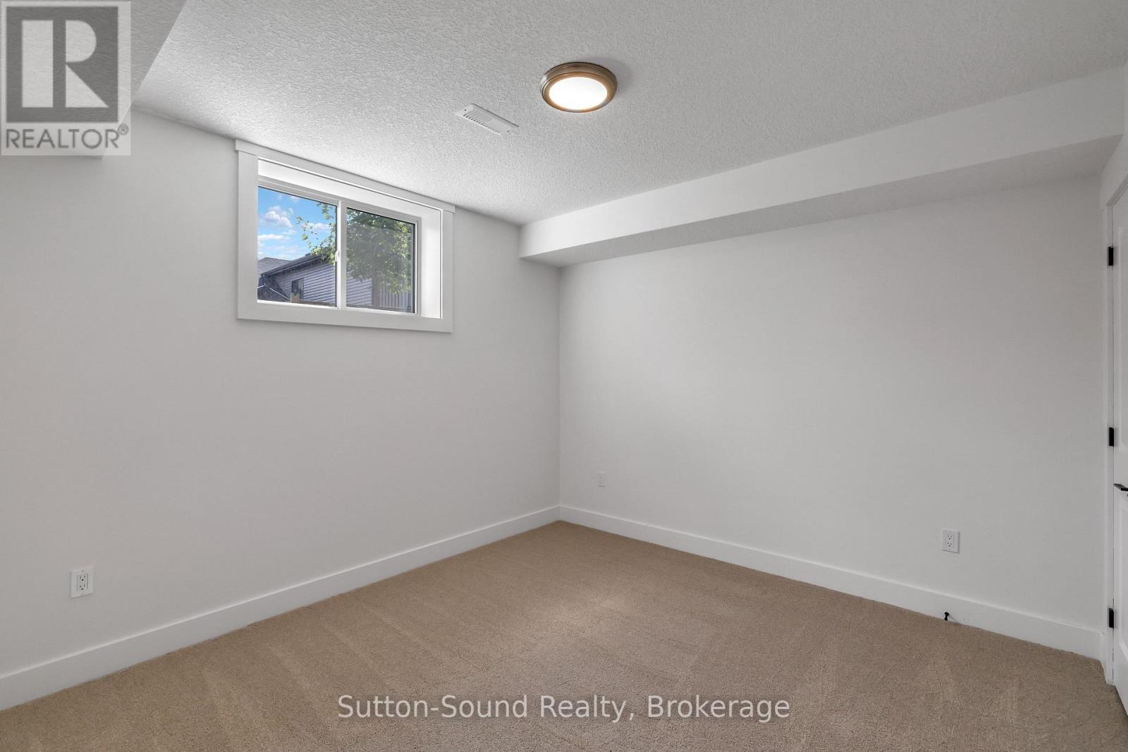 335 6th Avenue W Property Photo 28