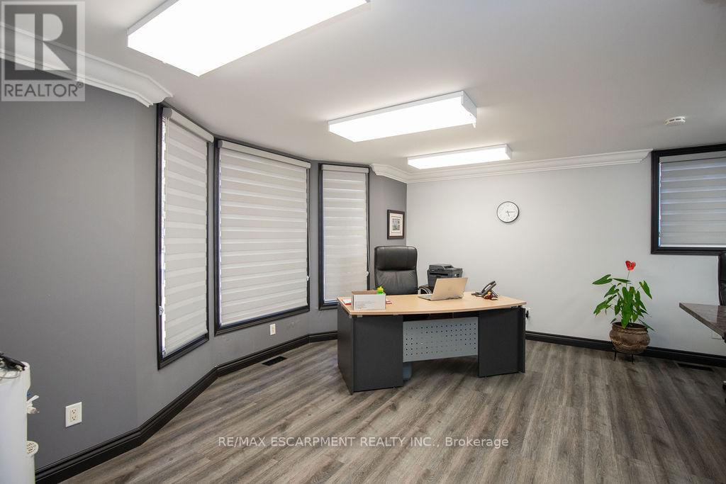 190 Hempstead Drive Property Photo 15