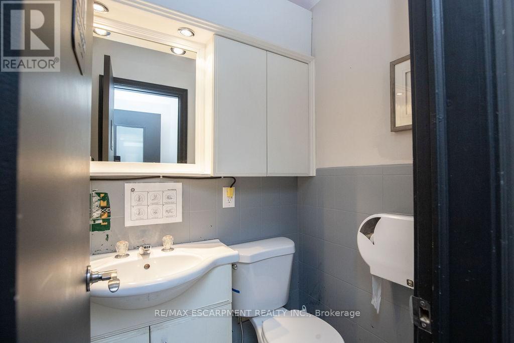 190 Hempstead Drive Property Photo 17