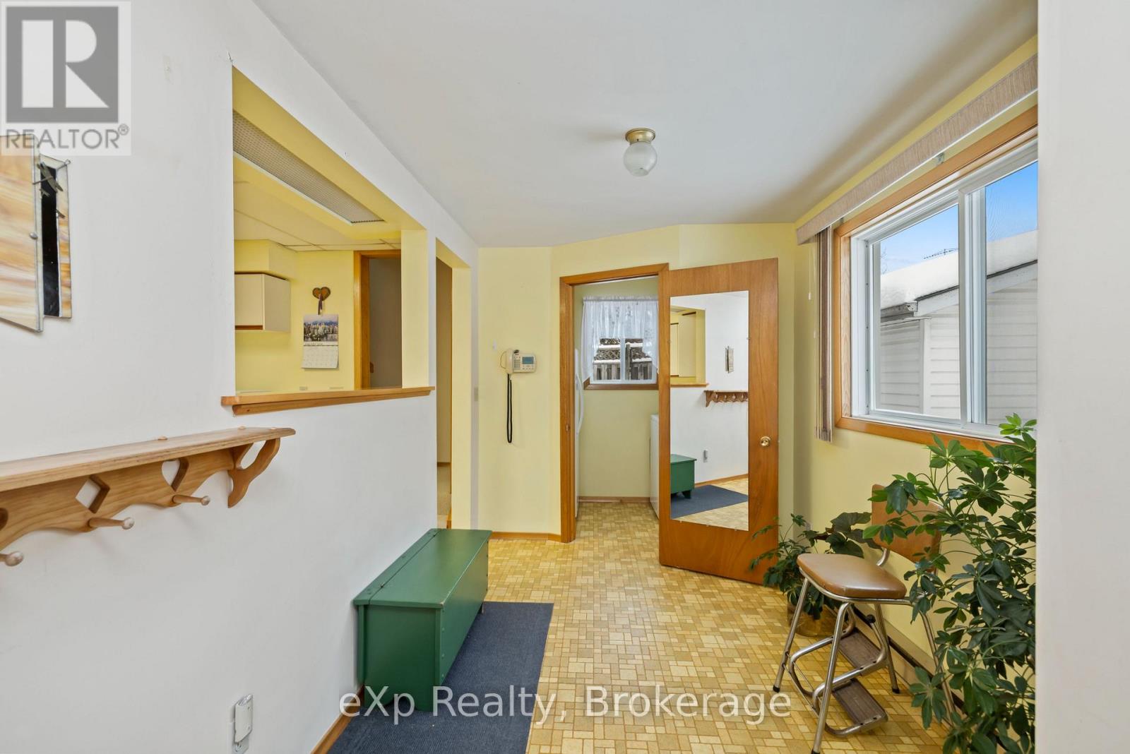 2 Henry Street Property Photo 5