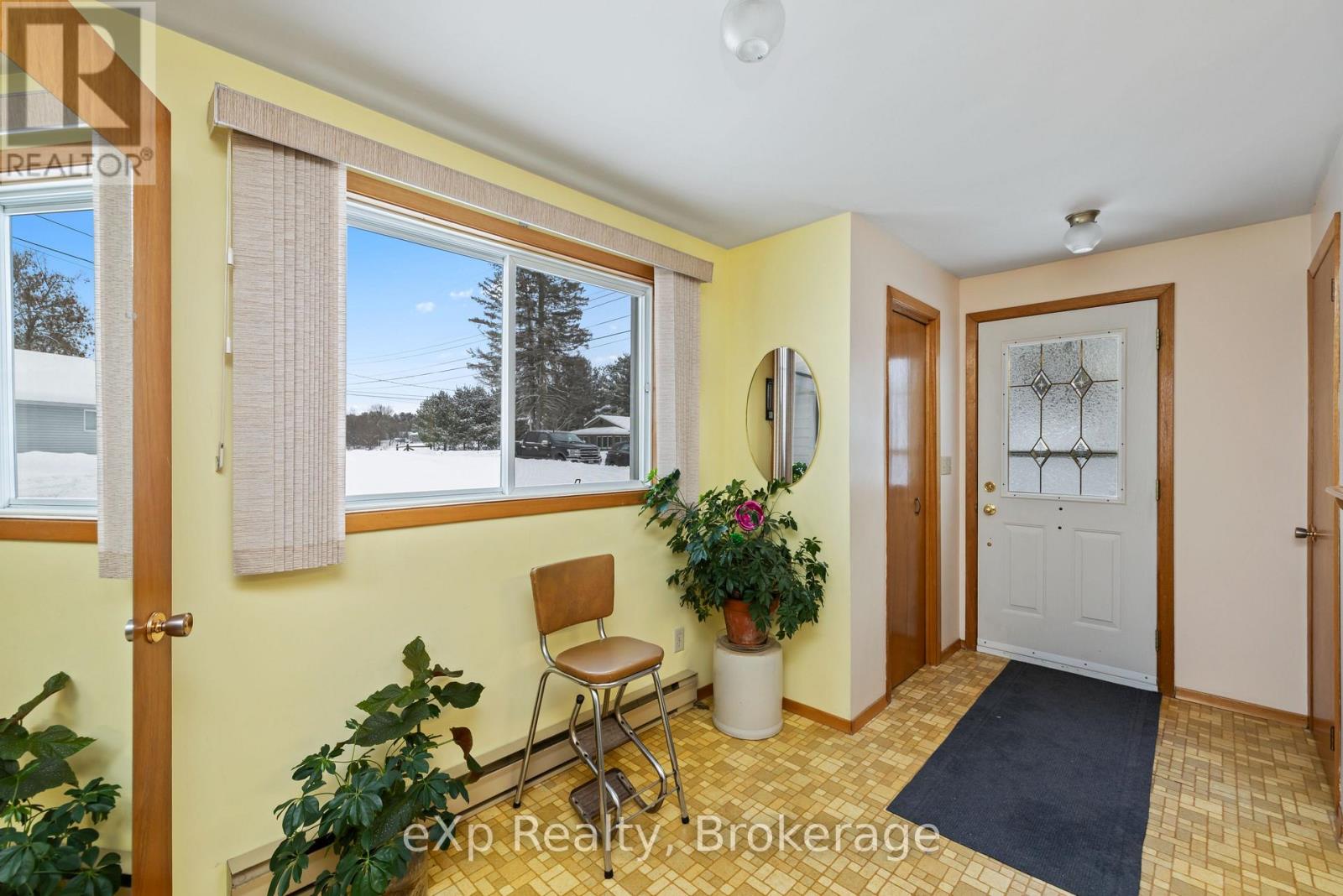 2 Henry Street Property Photo 6