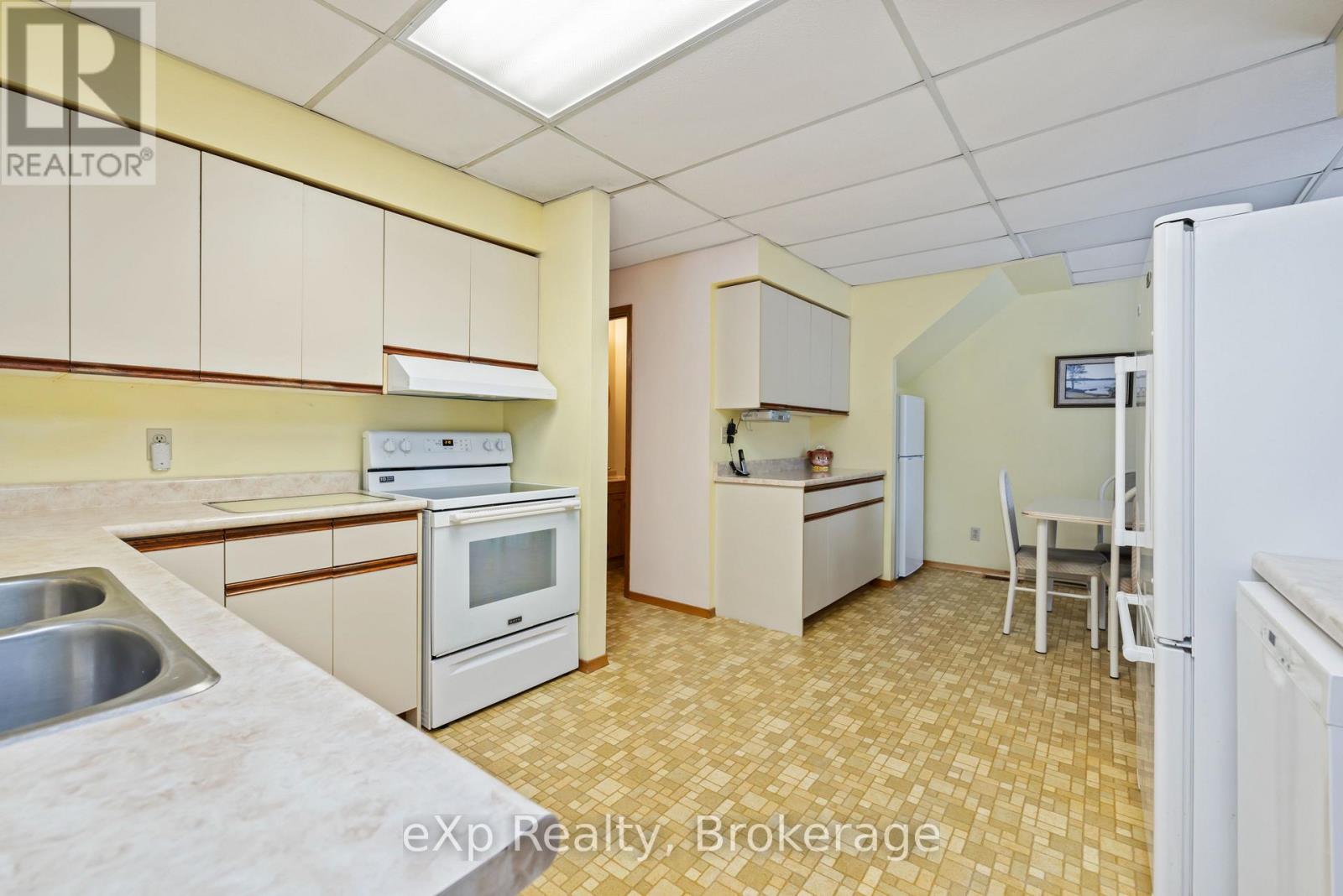 2 Henry Street Property Photo 8