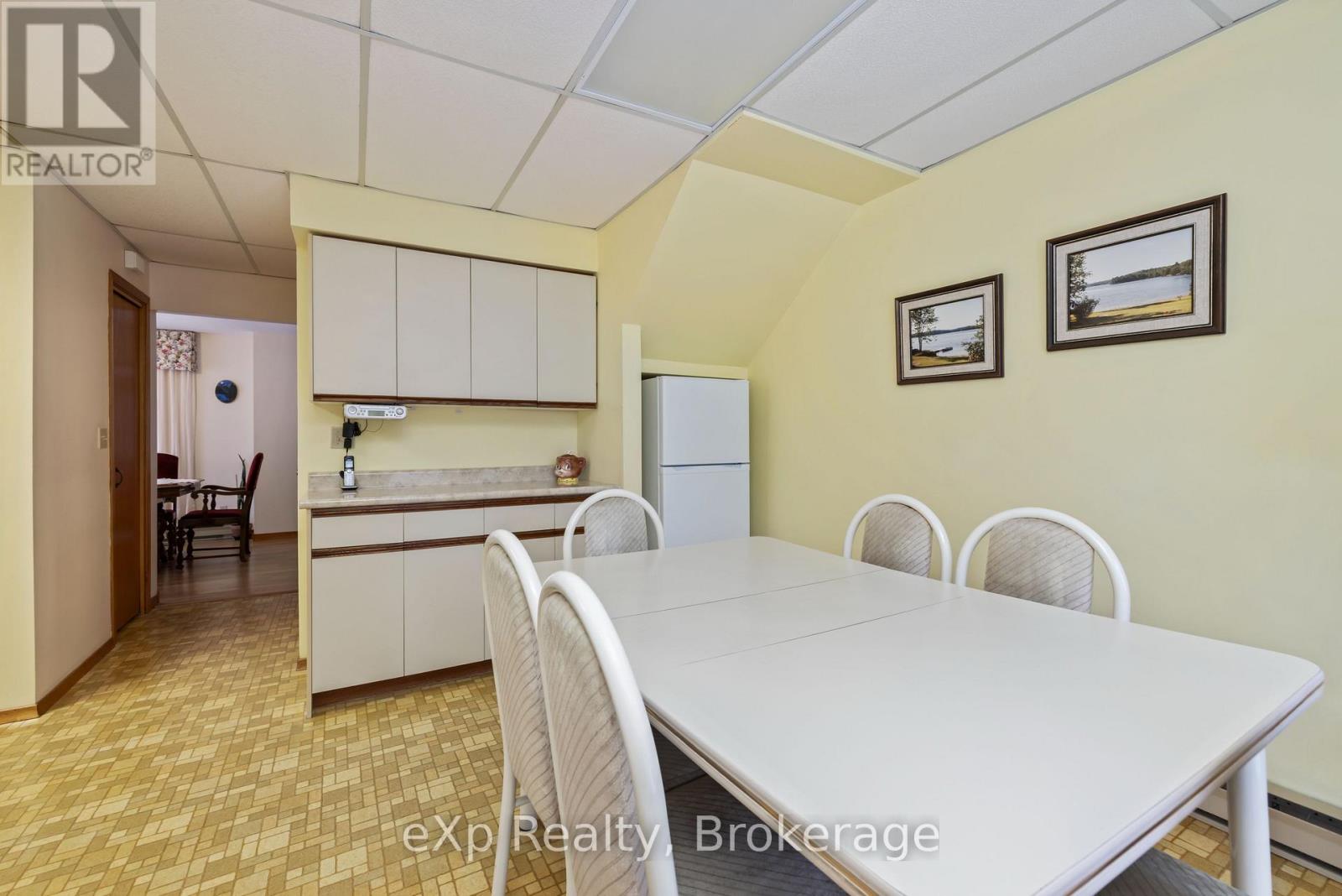 2 Henry Street Property Photo 11