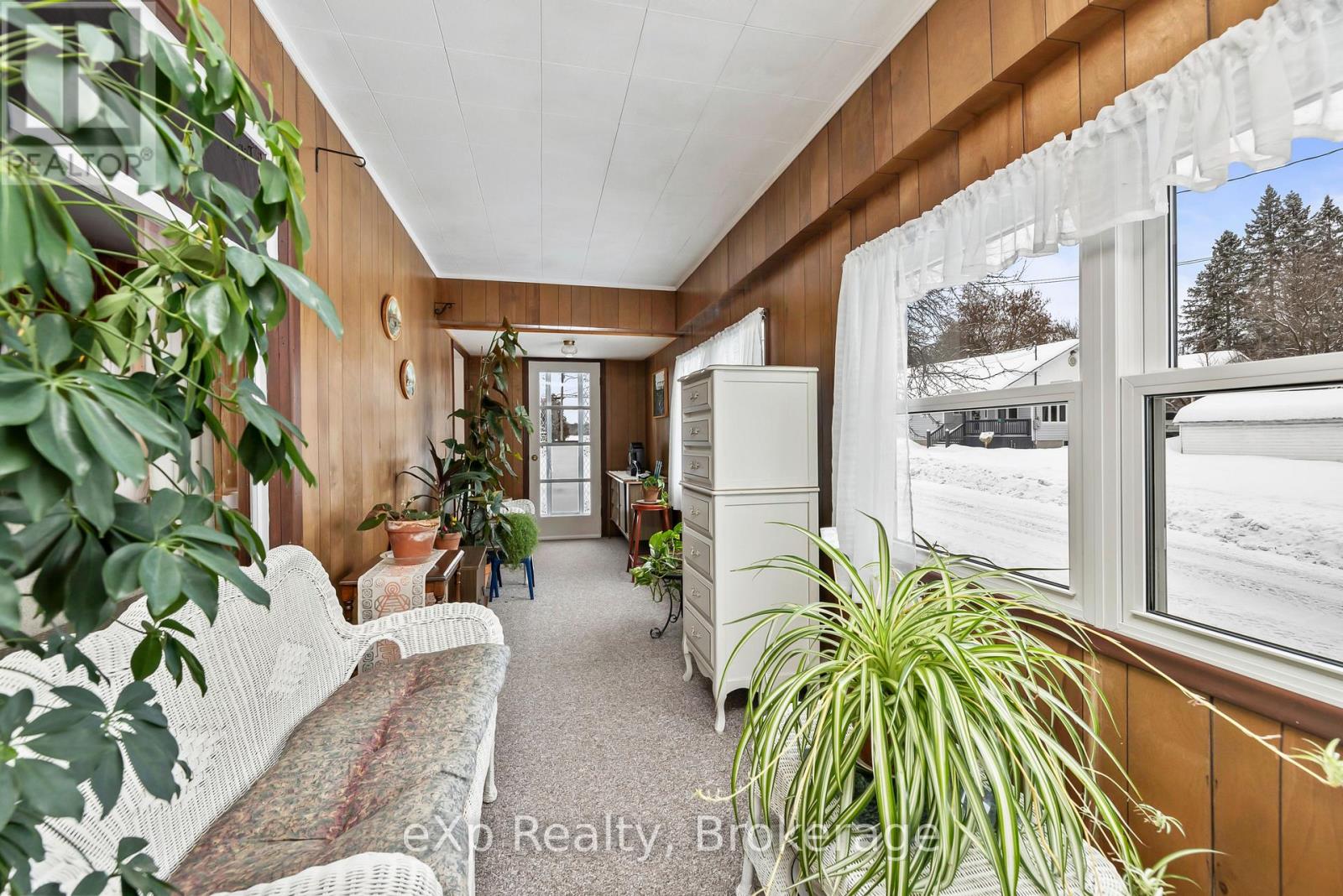 2 Henry Street Property Photo 13