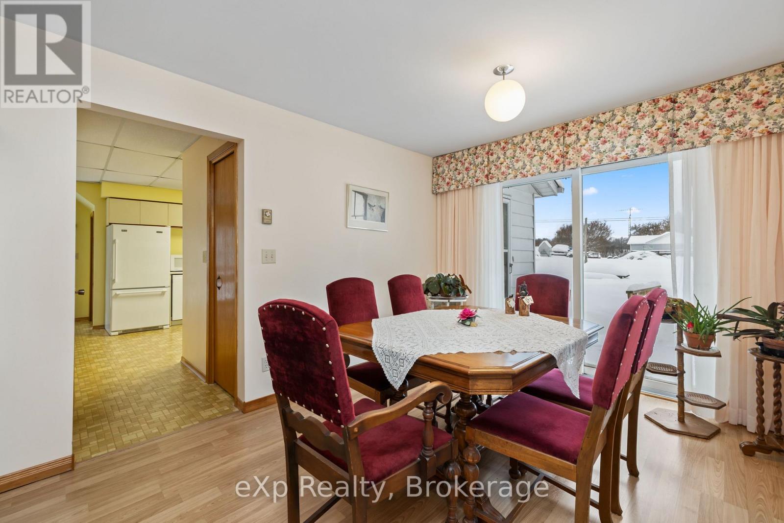 2 Henry Street Property Photo 14