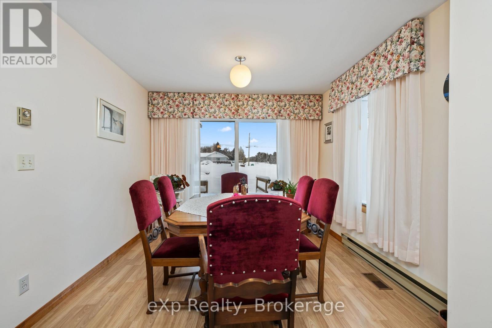 2 Henry Street Property Photo 15