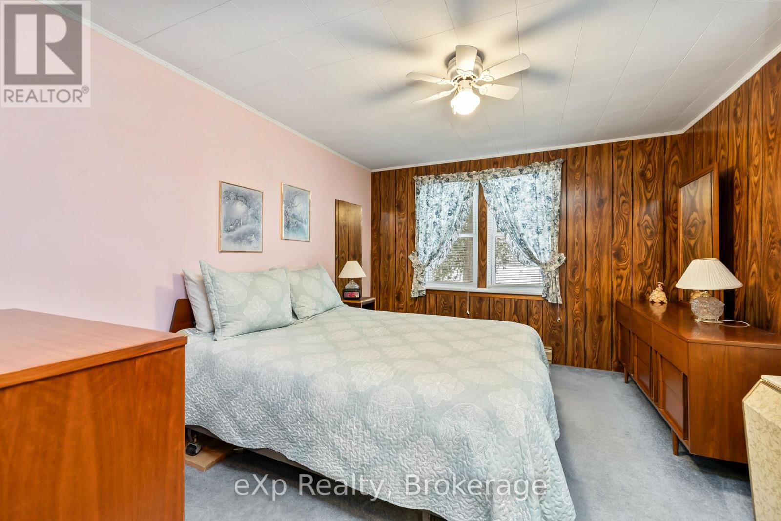 2 Henry Street Property Photo 22