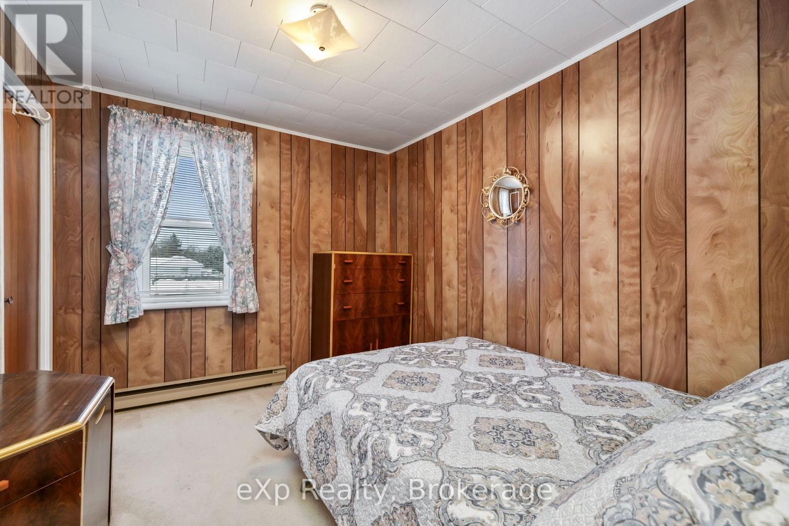 2 Henry Street Property Photo 25