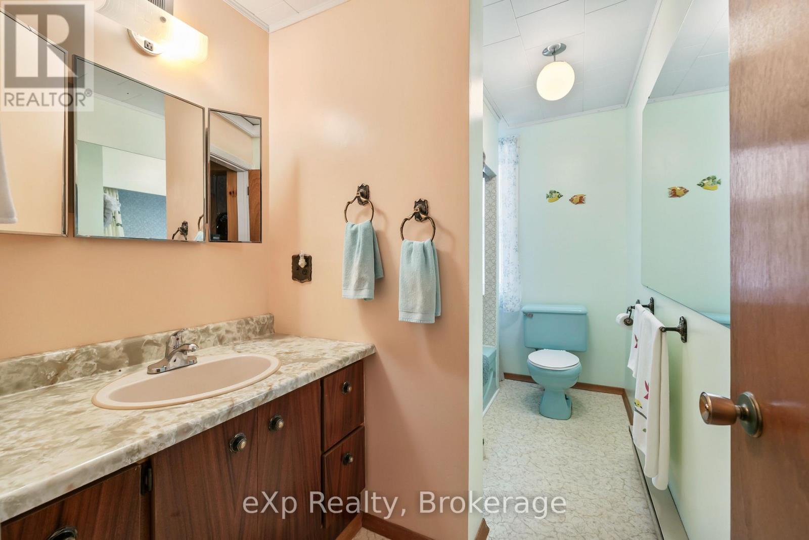 2 Henry Street Property Photo 27