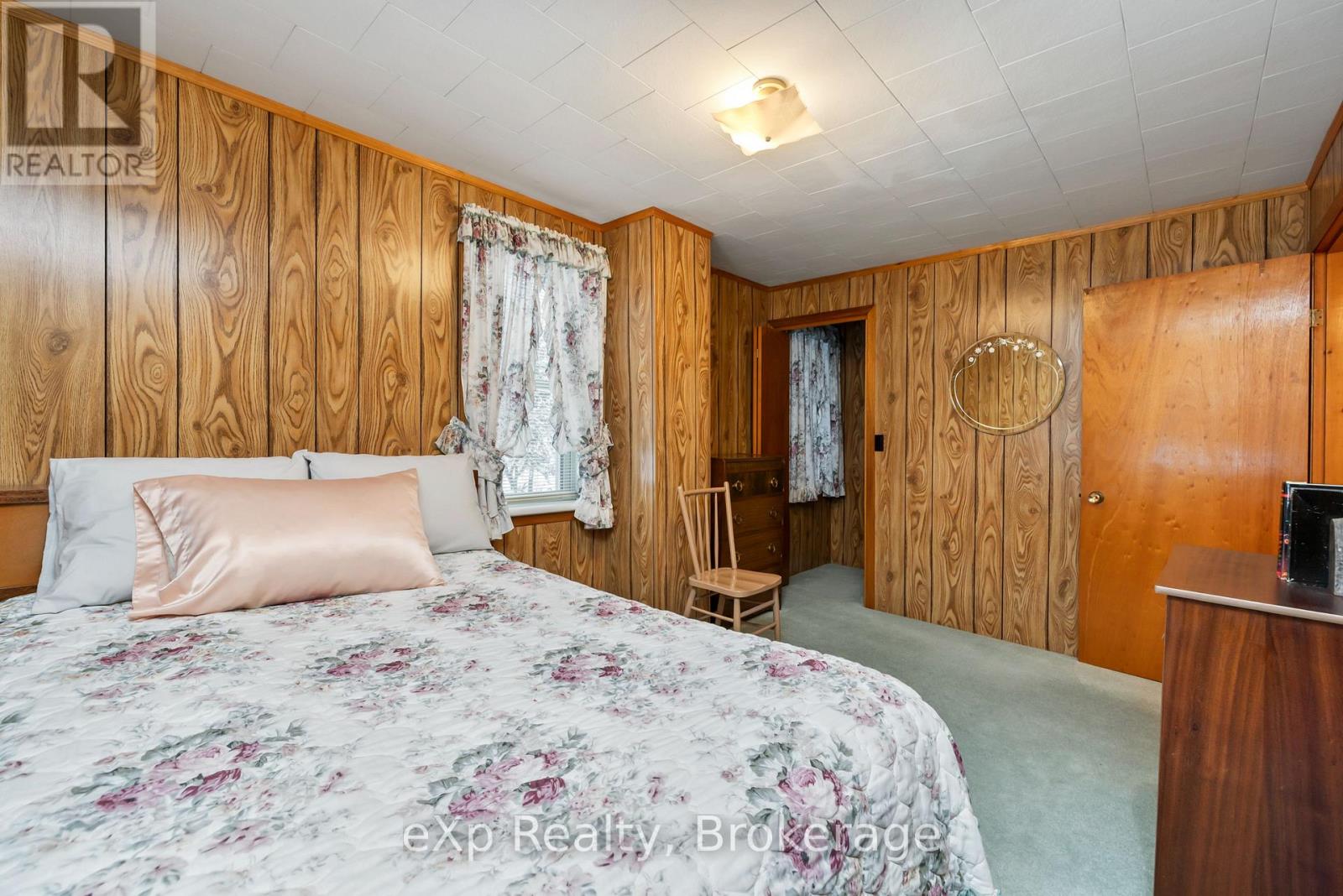 2 Henry Street Property Photo 30