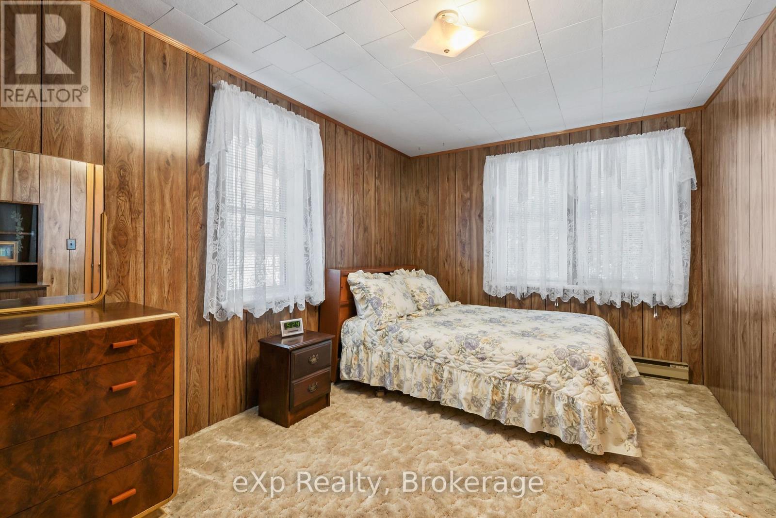 2 Henry Street Property Photo 32