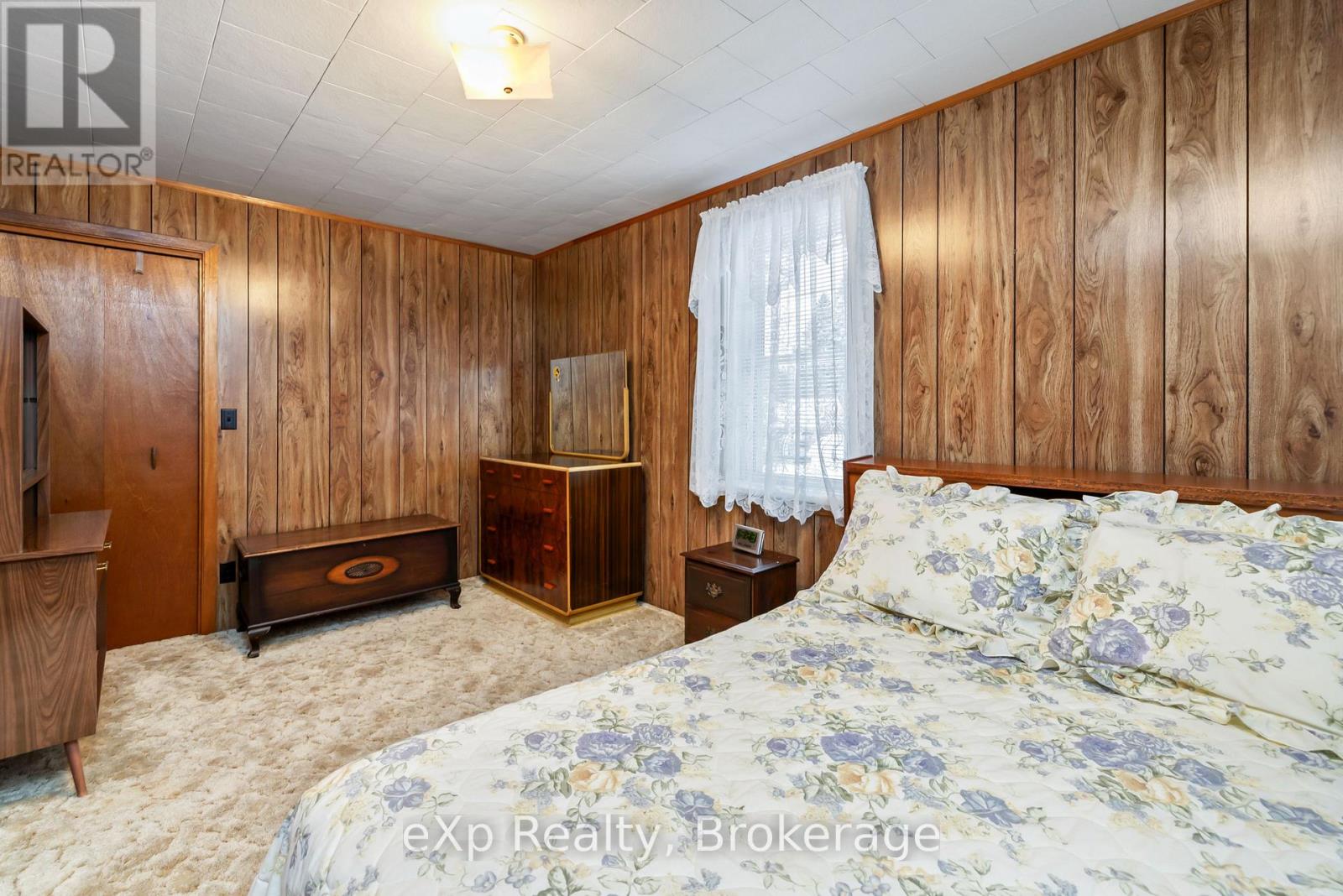 2 Henry Street Property Photo 33