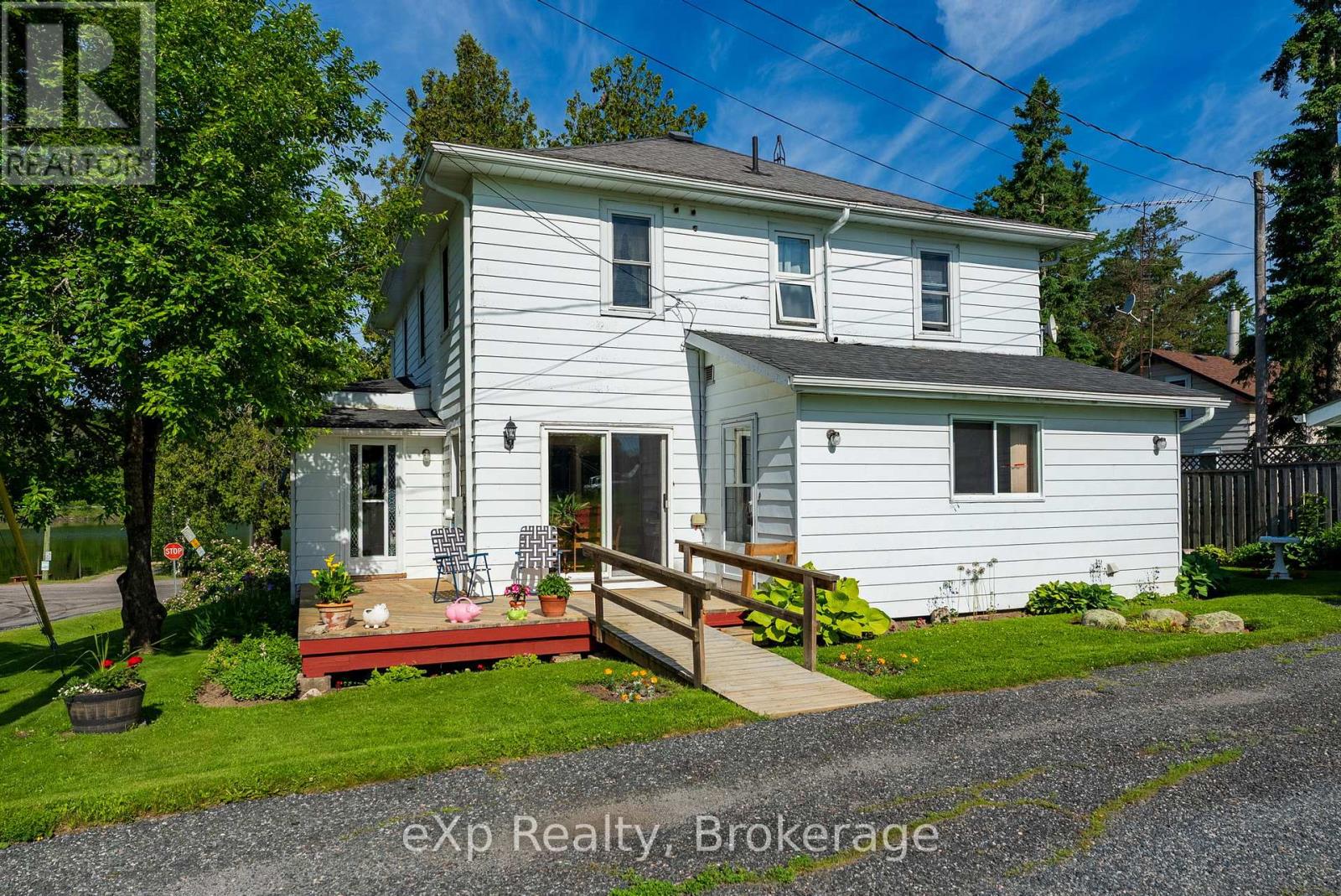 2 Henry Street Property Photo 36