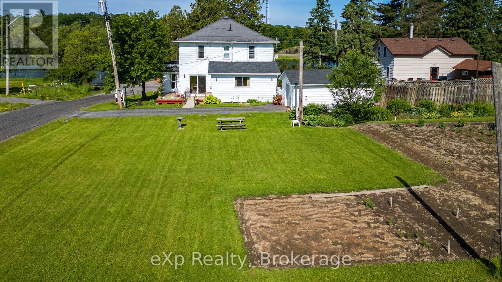2 Henry Street Property Photo 39