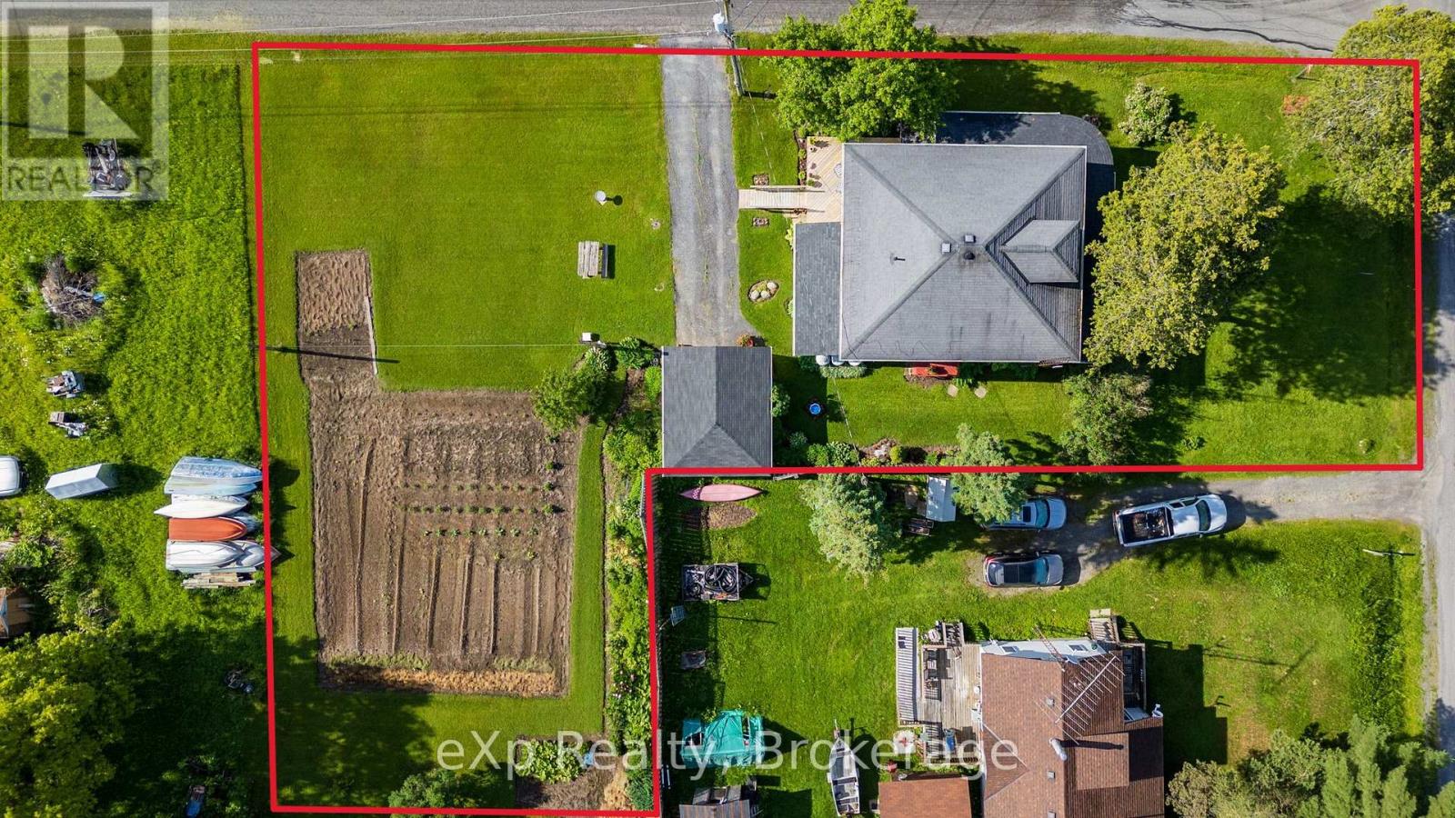 2 Henry Street Property Photo 40