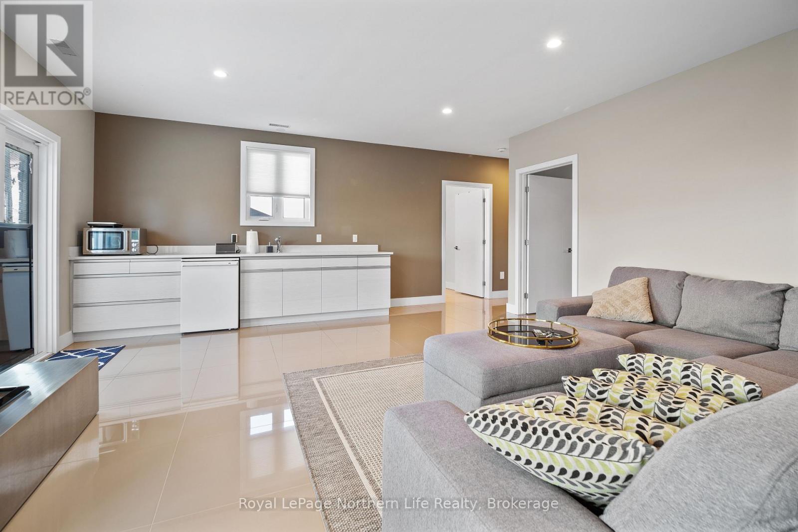 5 Zephyr Heights Property Photo 36