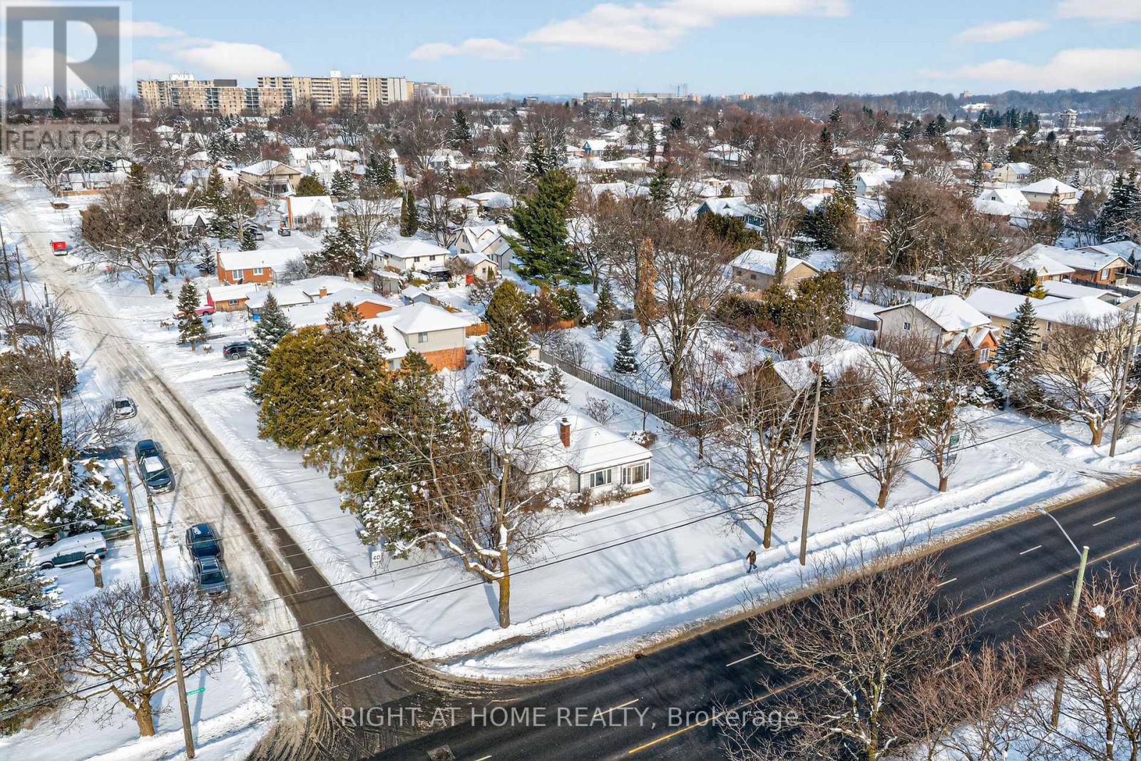 566 Southdale Road E Property Photo 16