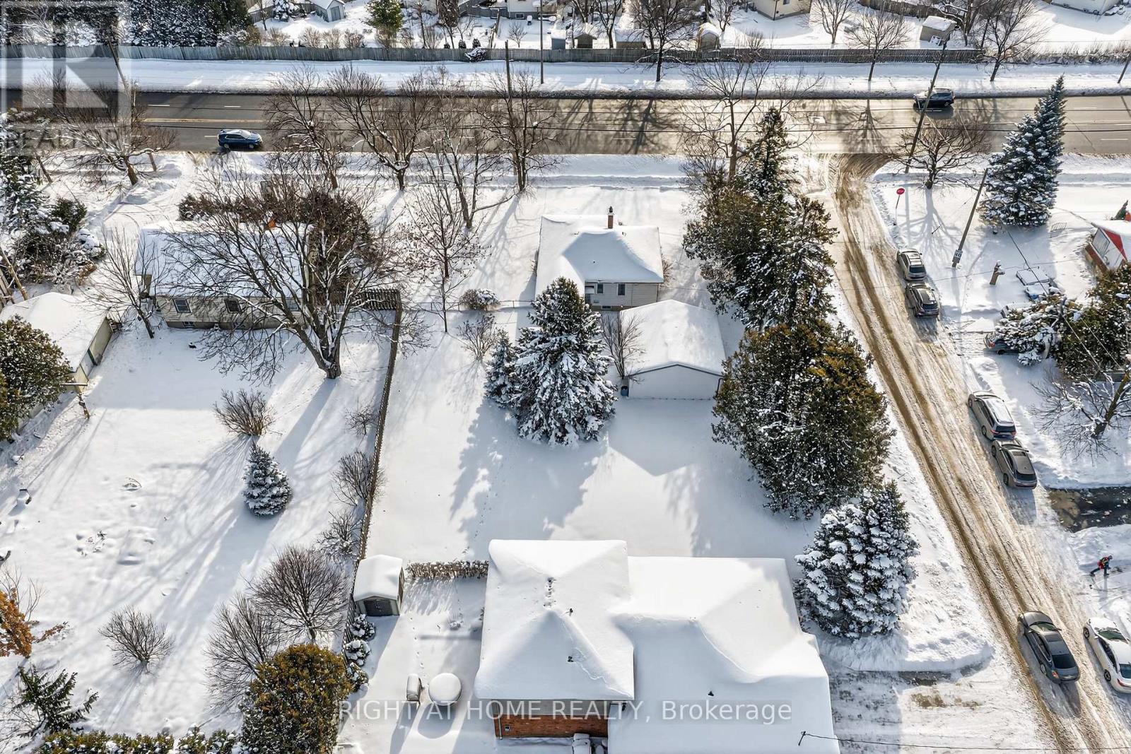566 Southdale Road E Property Photo 19