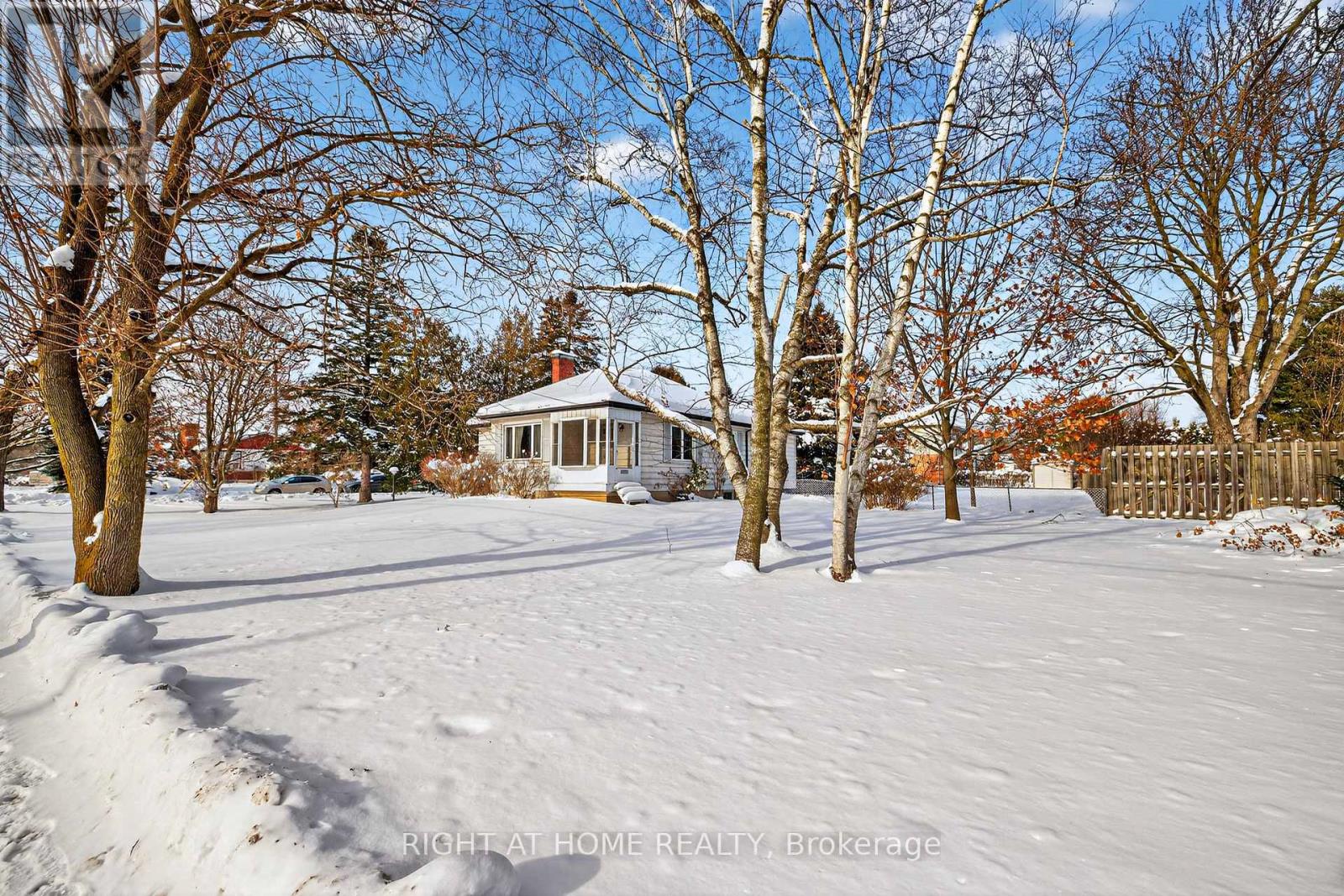 566 Southdale Road E Property Photo 22