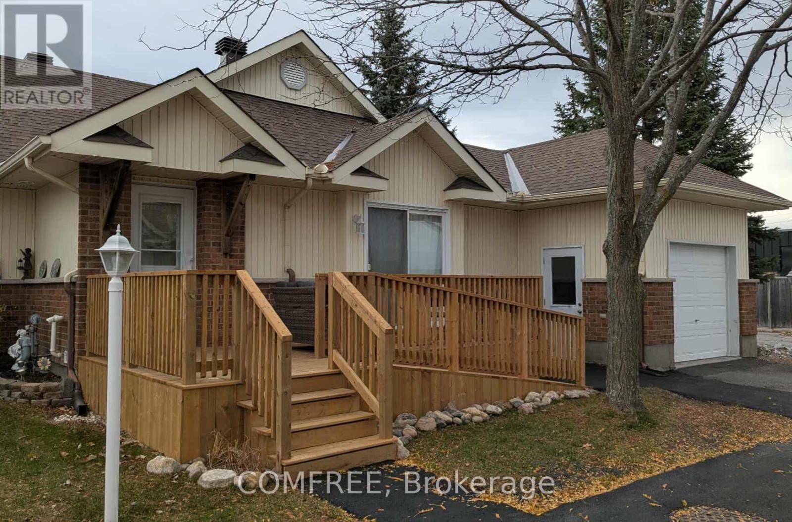 410 GRASSENDALE PRIVATE Property Photo 1