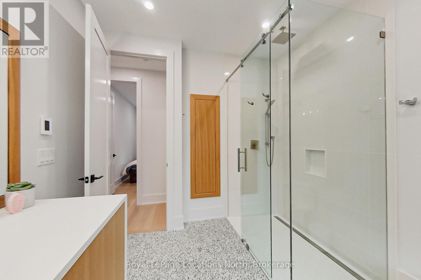 74 Arthur Street E Property Photo 24