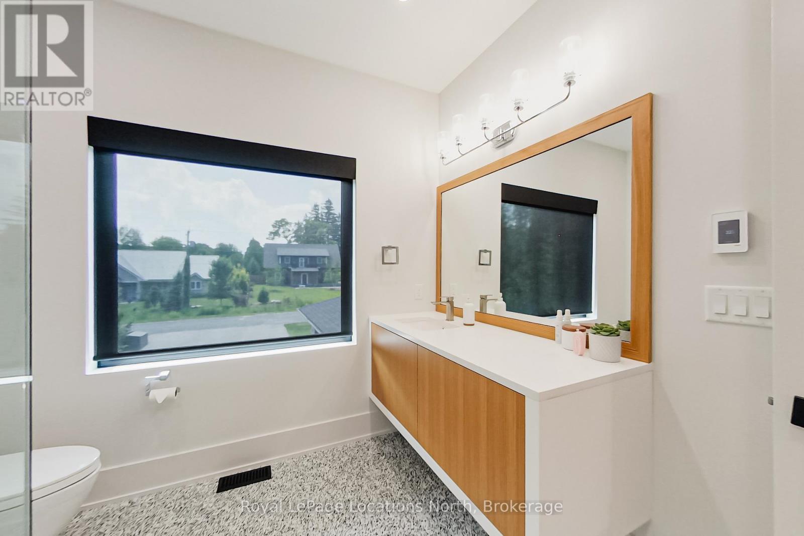 74 Arthur Street E Property Photo 25