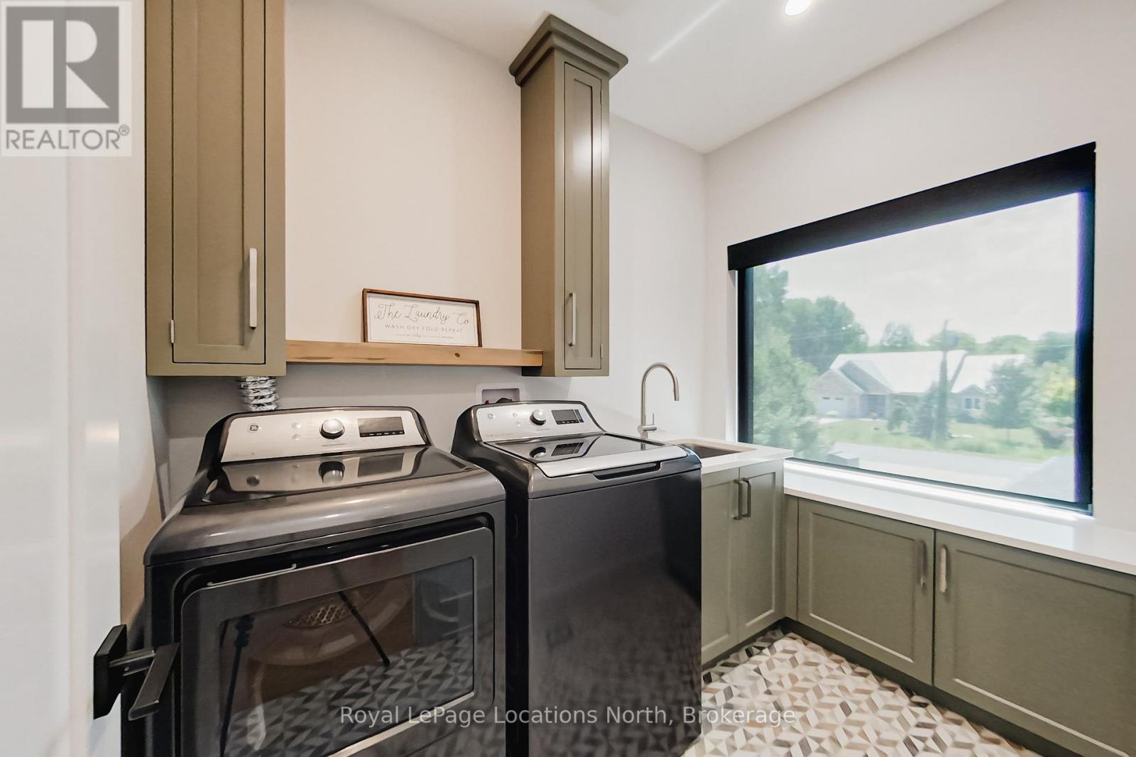 74 Arthur Street E Property Photo 26
