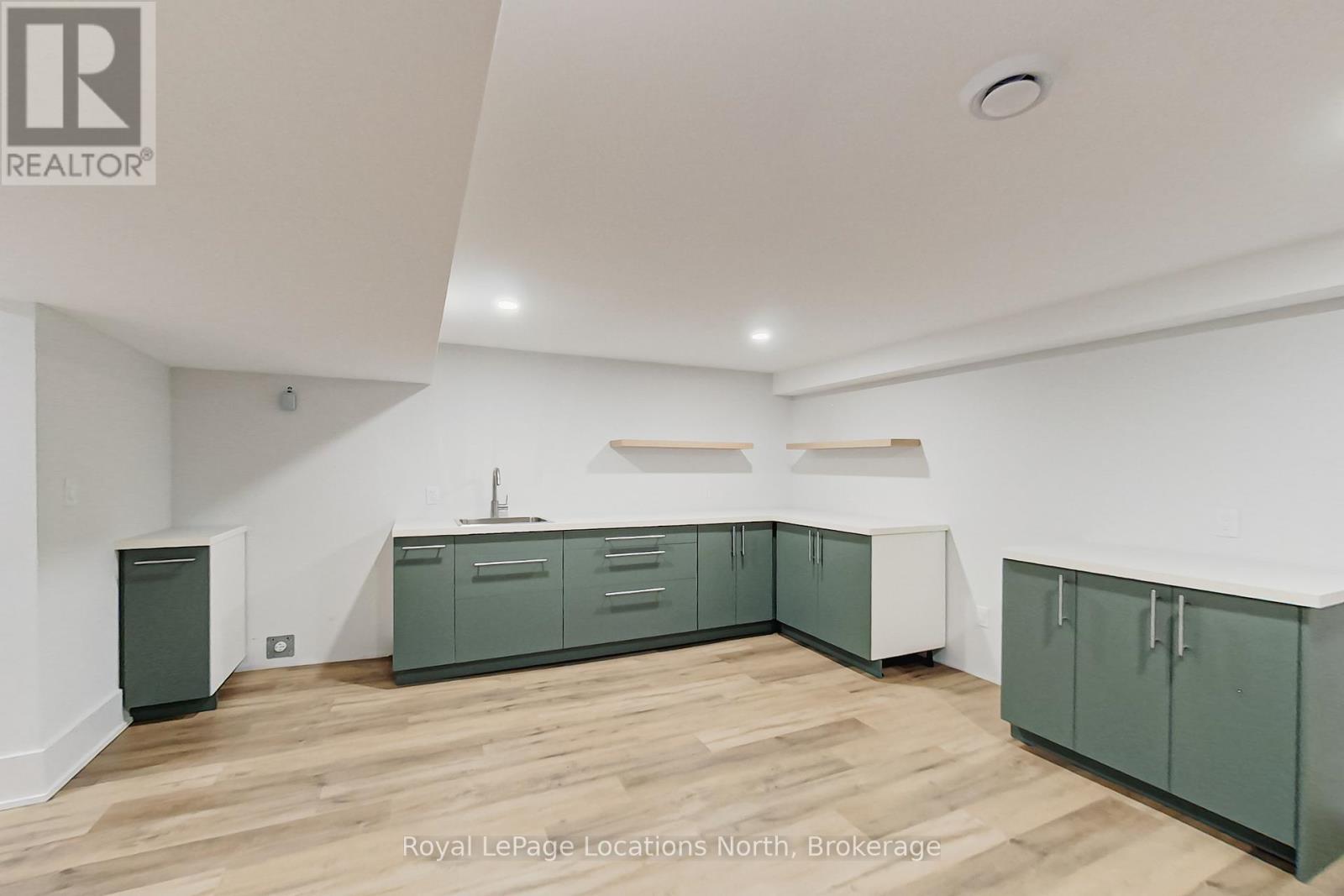 74 Arthur Street E Property Photo 32