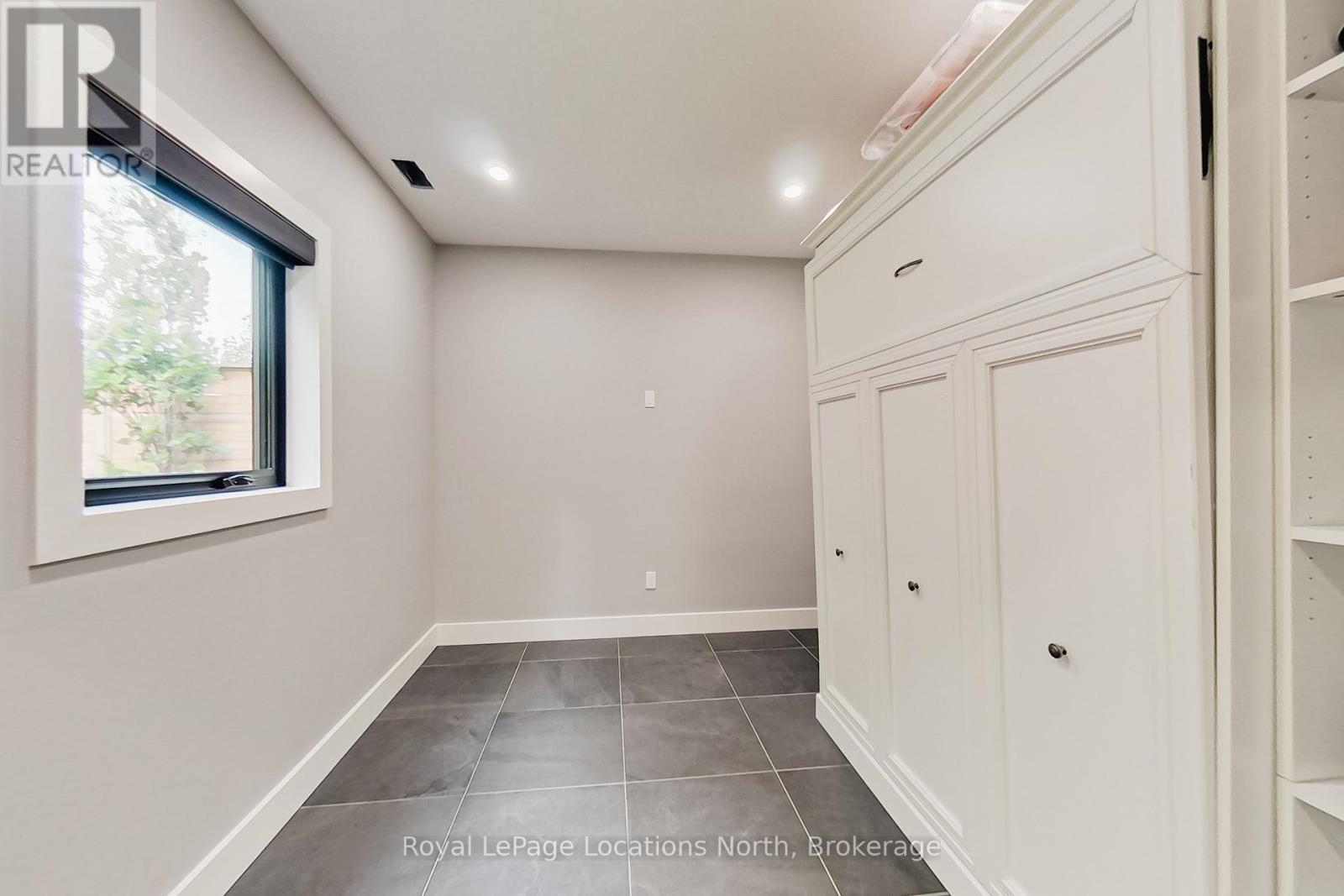 74 Arthur Street E Property Photo 36