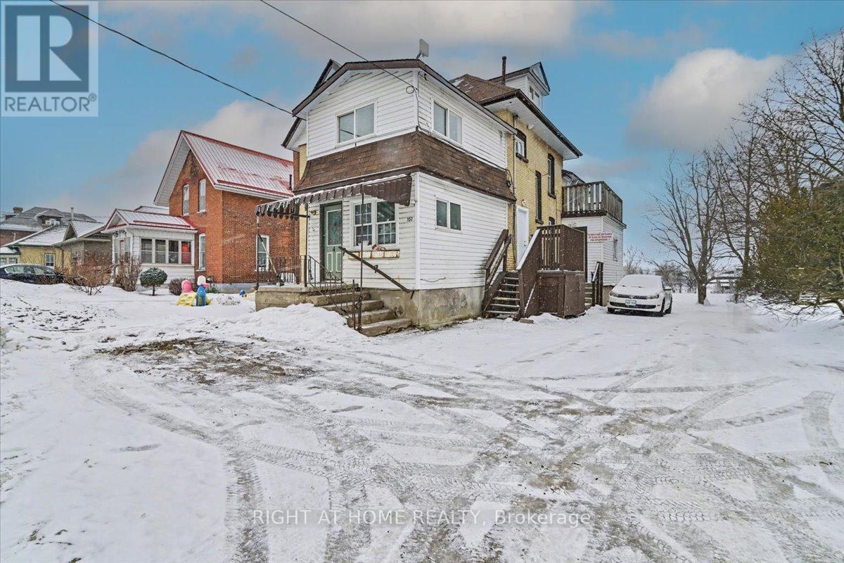157 Lindsay Street S Property Photo 3