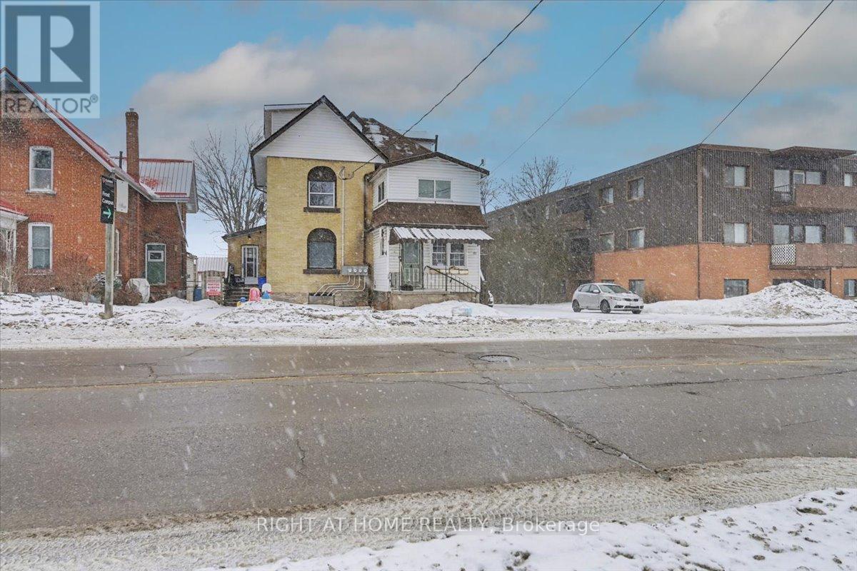 157 Lindsay Street S Property Photo 5