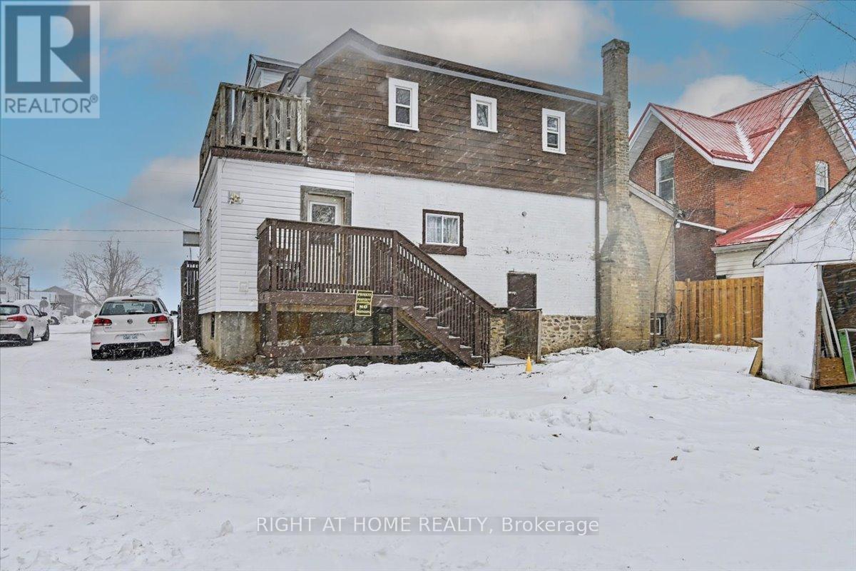 157 Lindsay Street S Property Photo 6