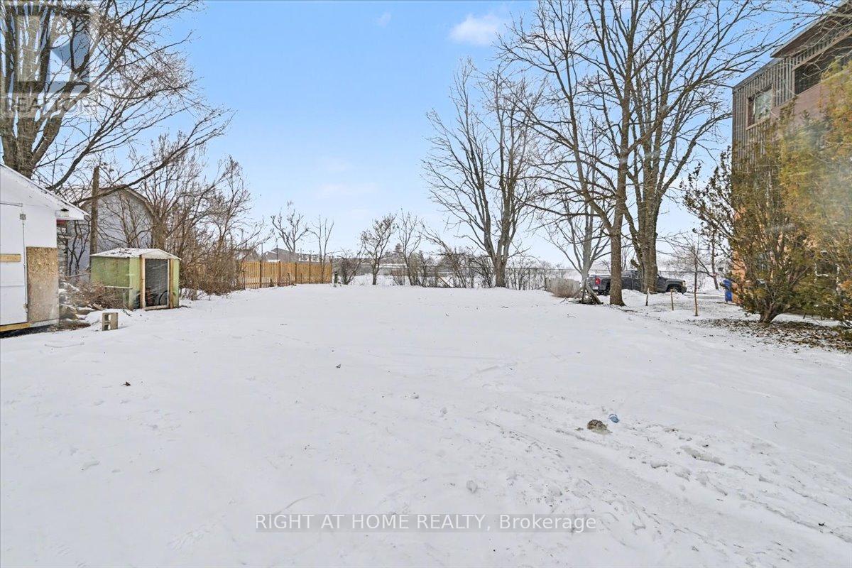 157 Lindsay Street S Property Photo 7
