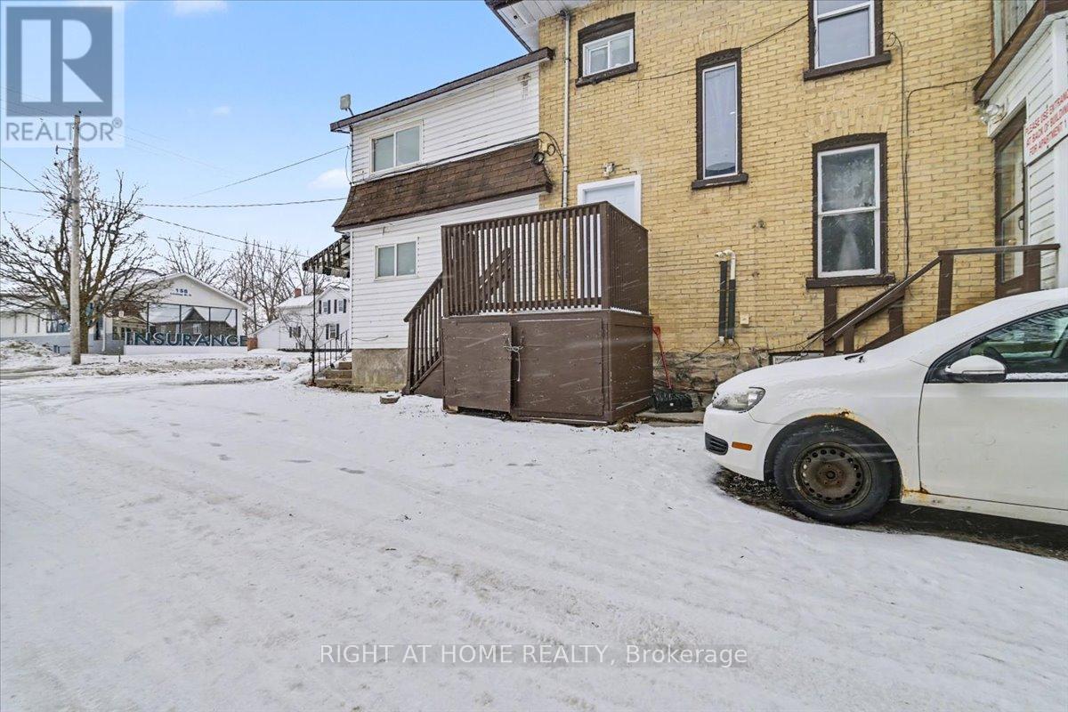 157 Lindsay Street S Property Photo 8