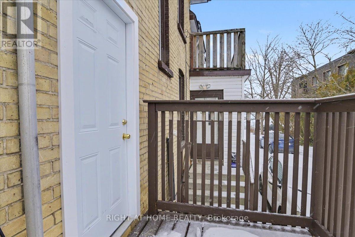 157 Lindsay Street S Property Photo 9