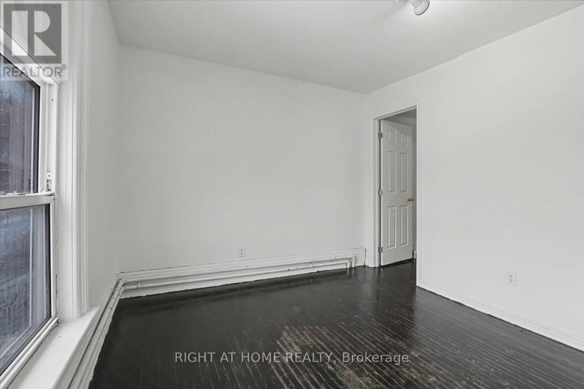 157 Lindsay Street S Property Photo 12