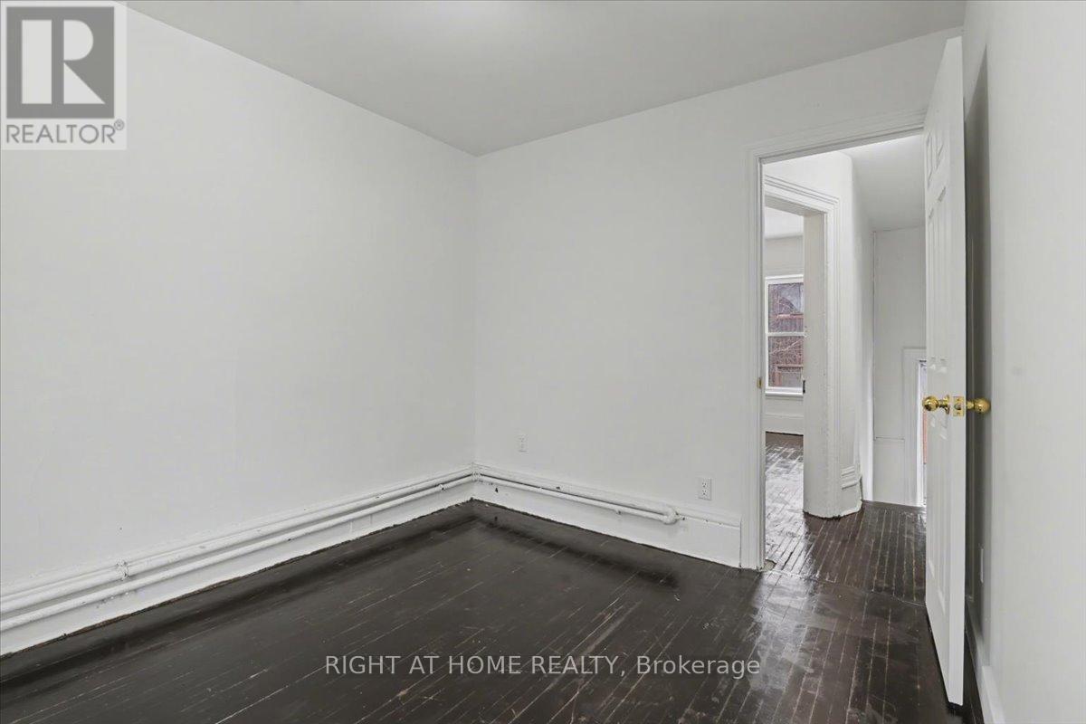 157 Lindsay Street S Property Photo 14