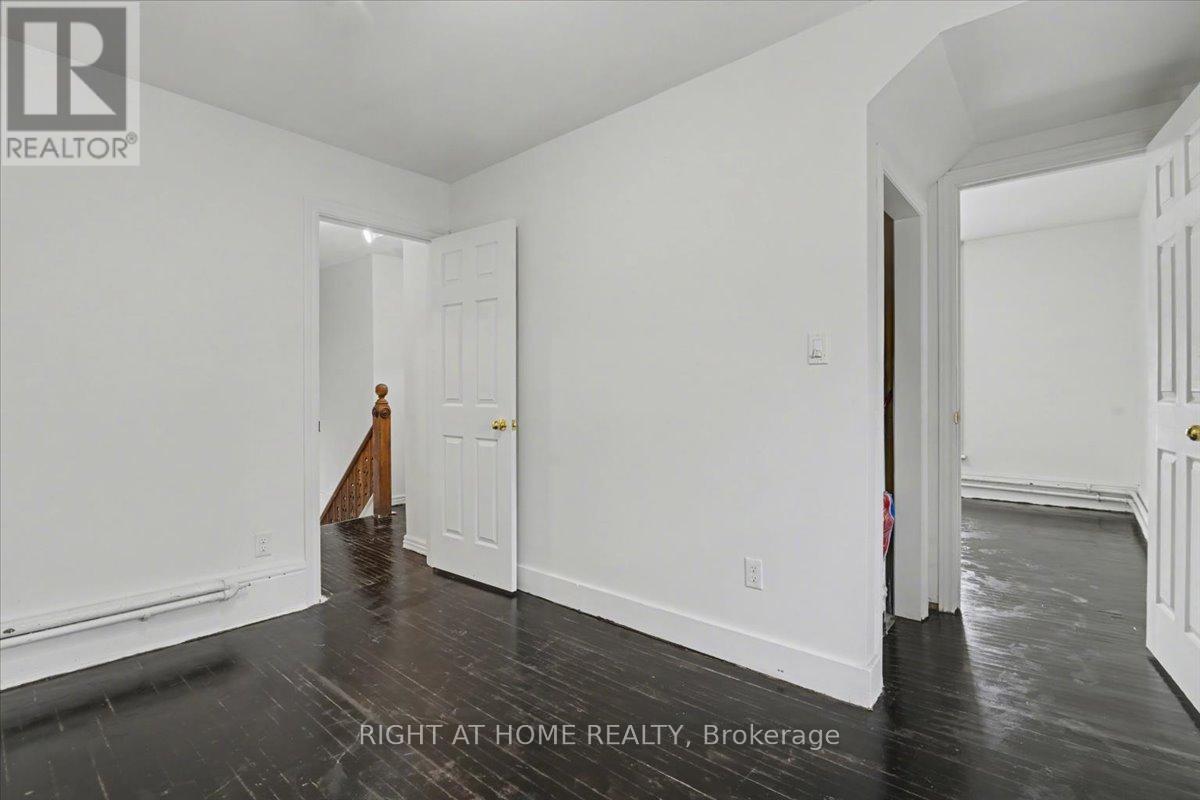 157 Lindsay Street S Property Photo 15