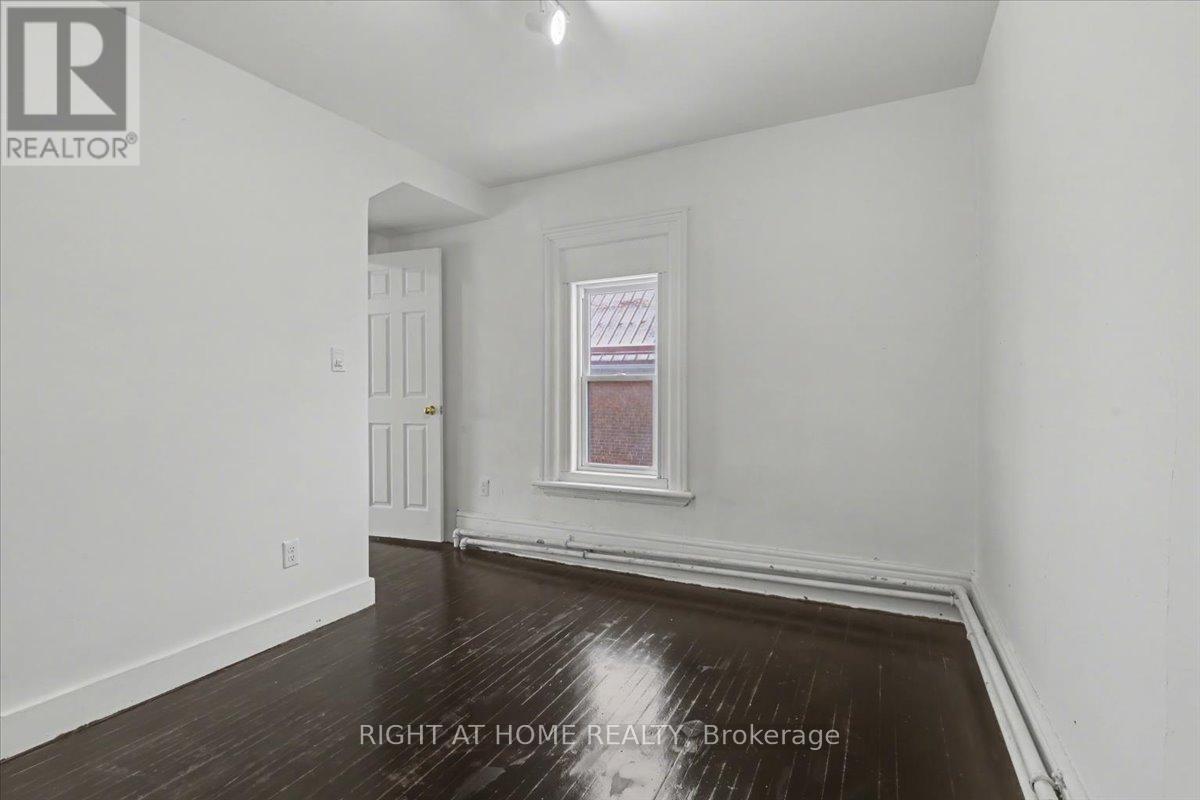 157 Lindsay Street S Property Photo 16