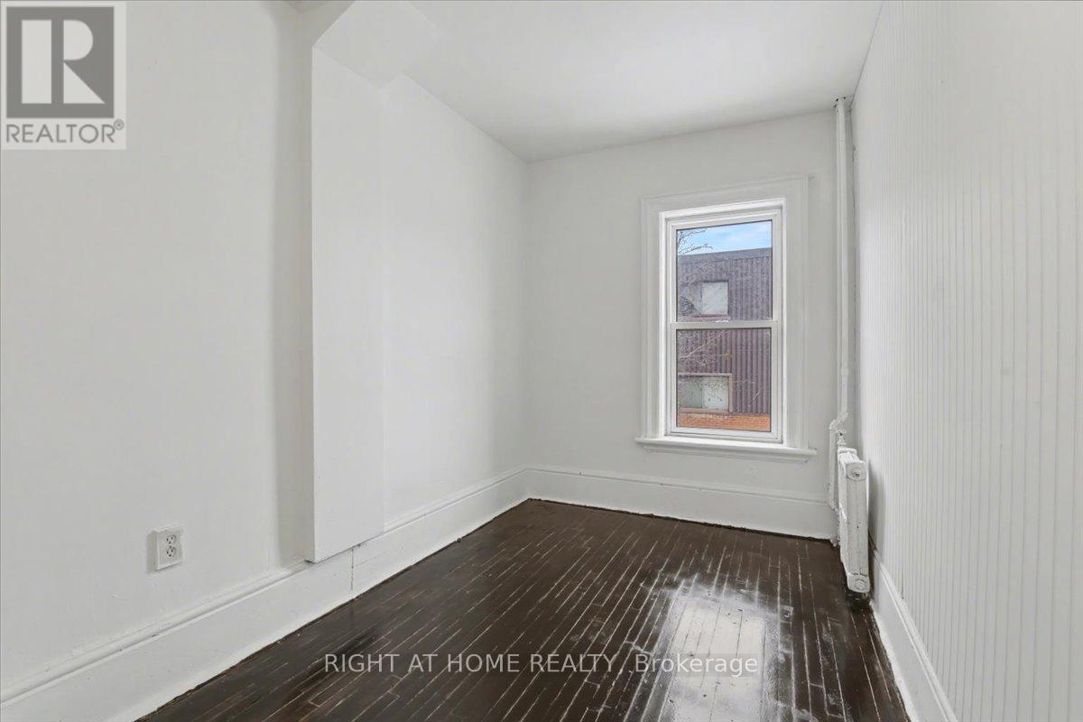 157 Lindsay Street S Property Photo 17