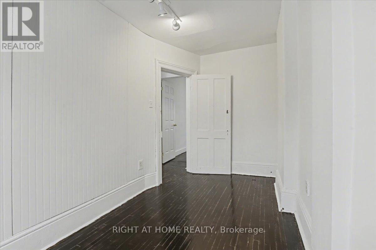 157 Lindsay Street S Property Photo 18