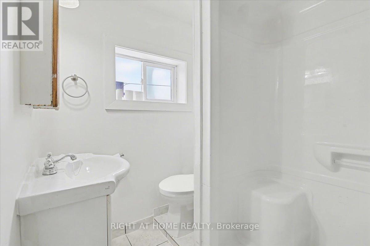 157 Lindsay Street S Property Photo 19