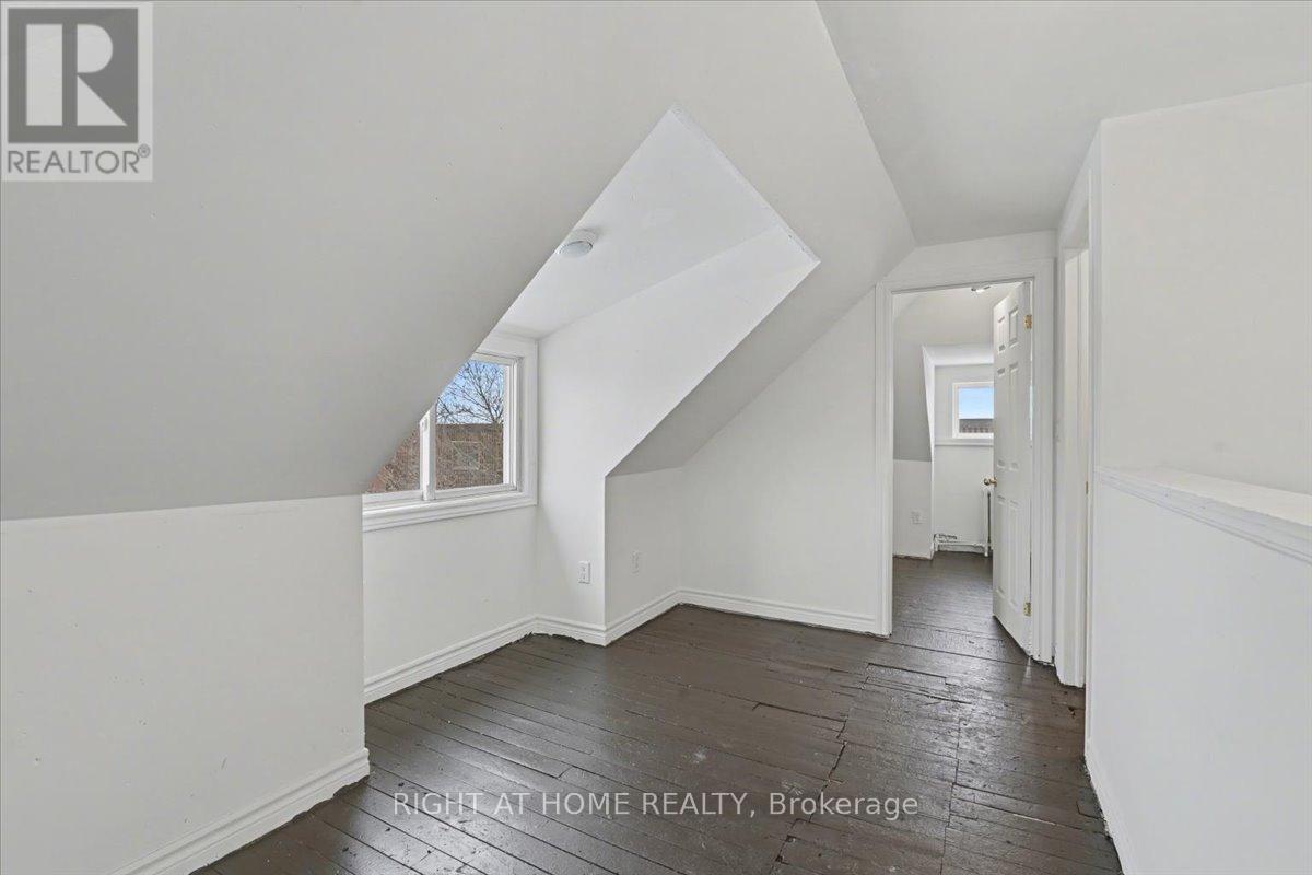 157 Lindsay Street S Property Photo 23